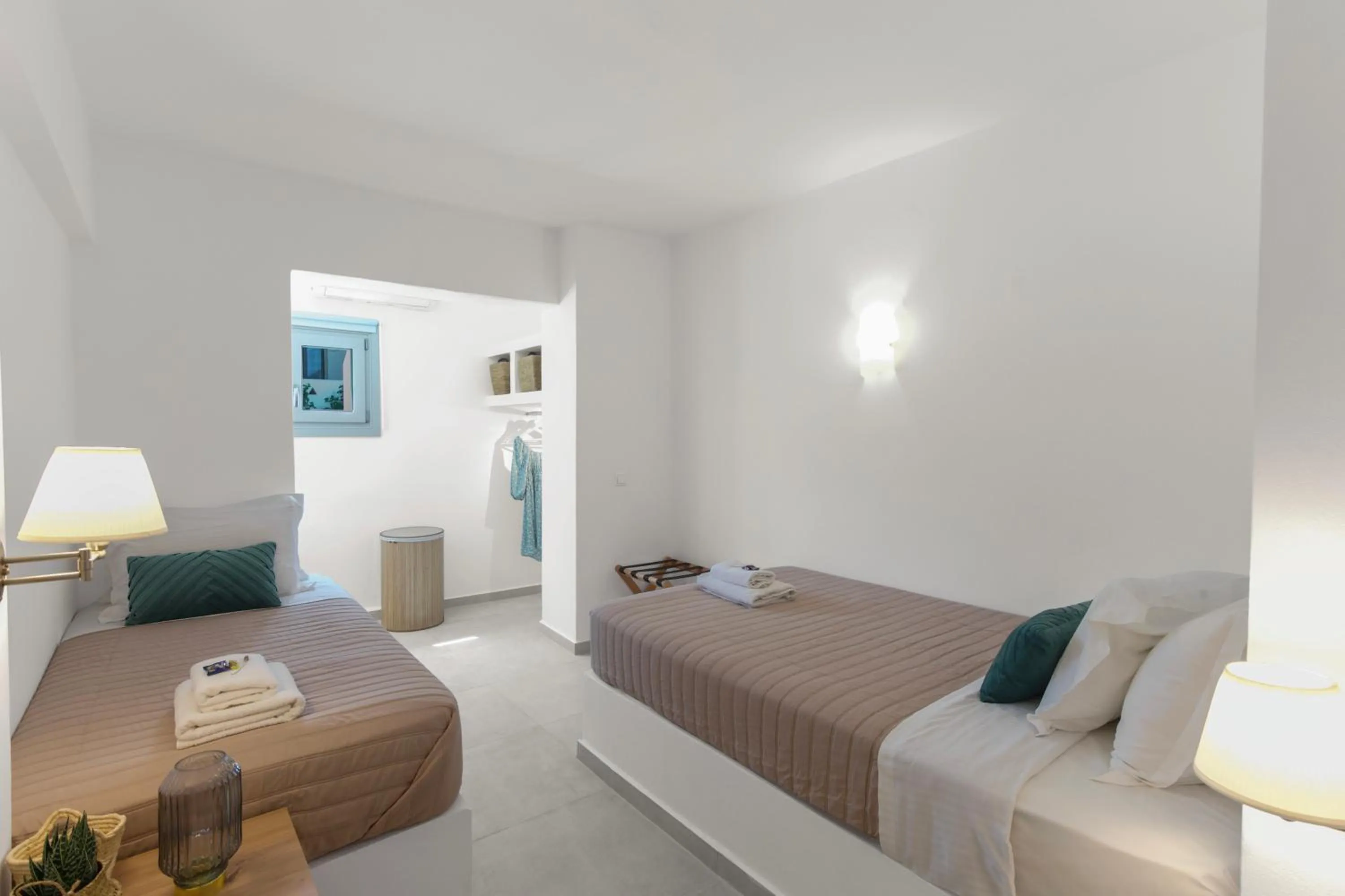 Photo of the whole room, Bed in Margarita Studios Ambelas