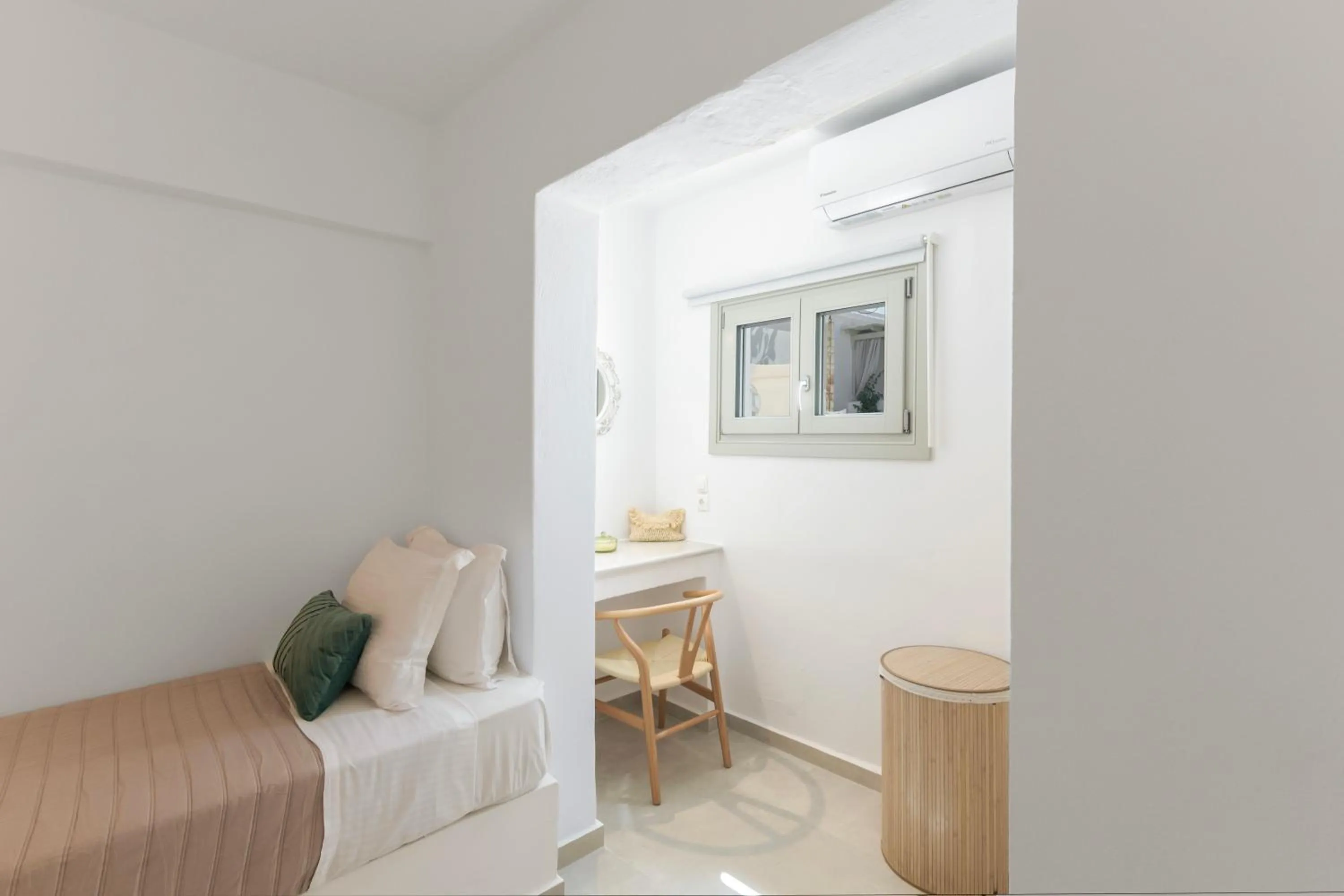 Decorative detail, Bed in Margarita Studios Ambelas