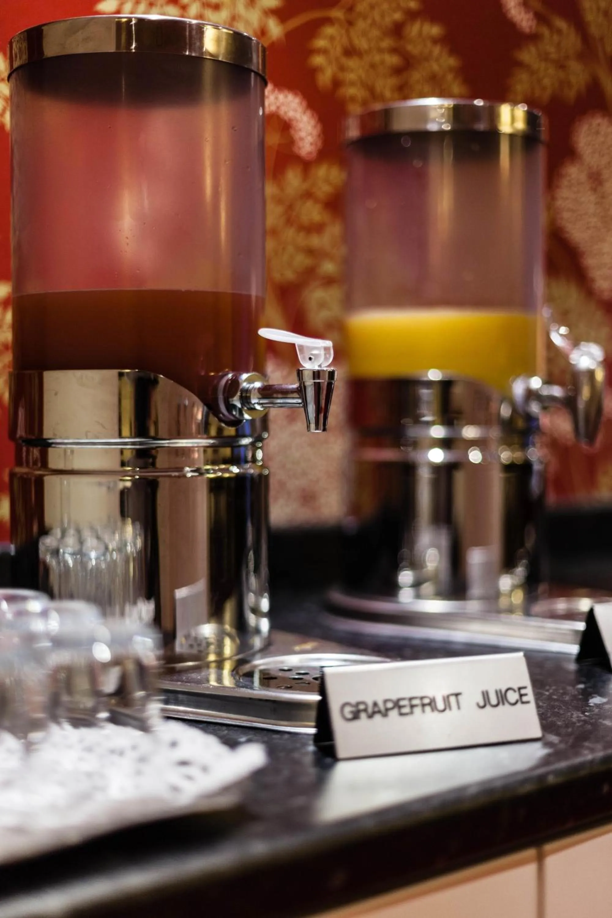 Restaurant/places to eat in Best Western Swiss Cottage Hotel