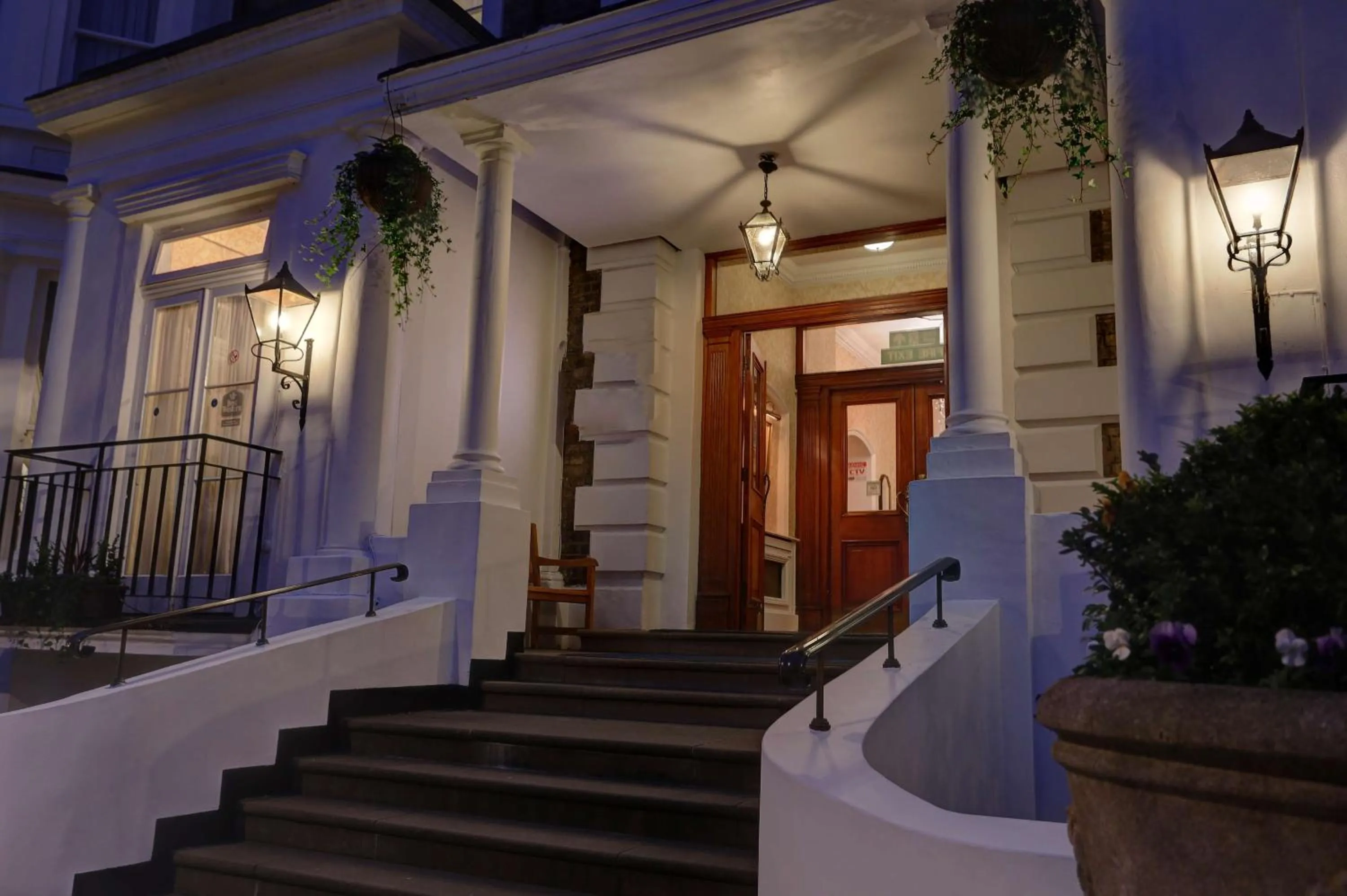 Property building in Best Western Swiss Cottage Hotel