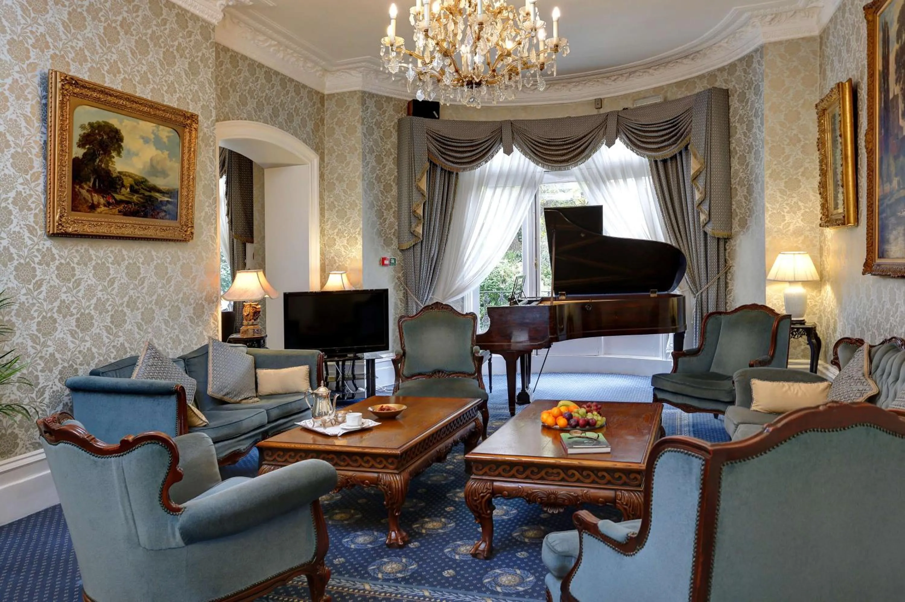 Lounge or bar in Best Western Swiss Cottage Hotel