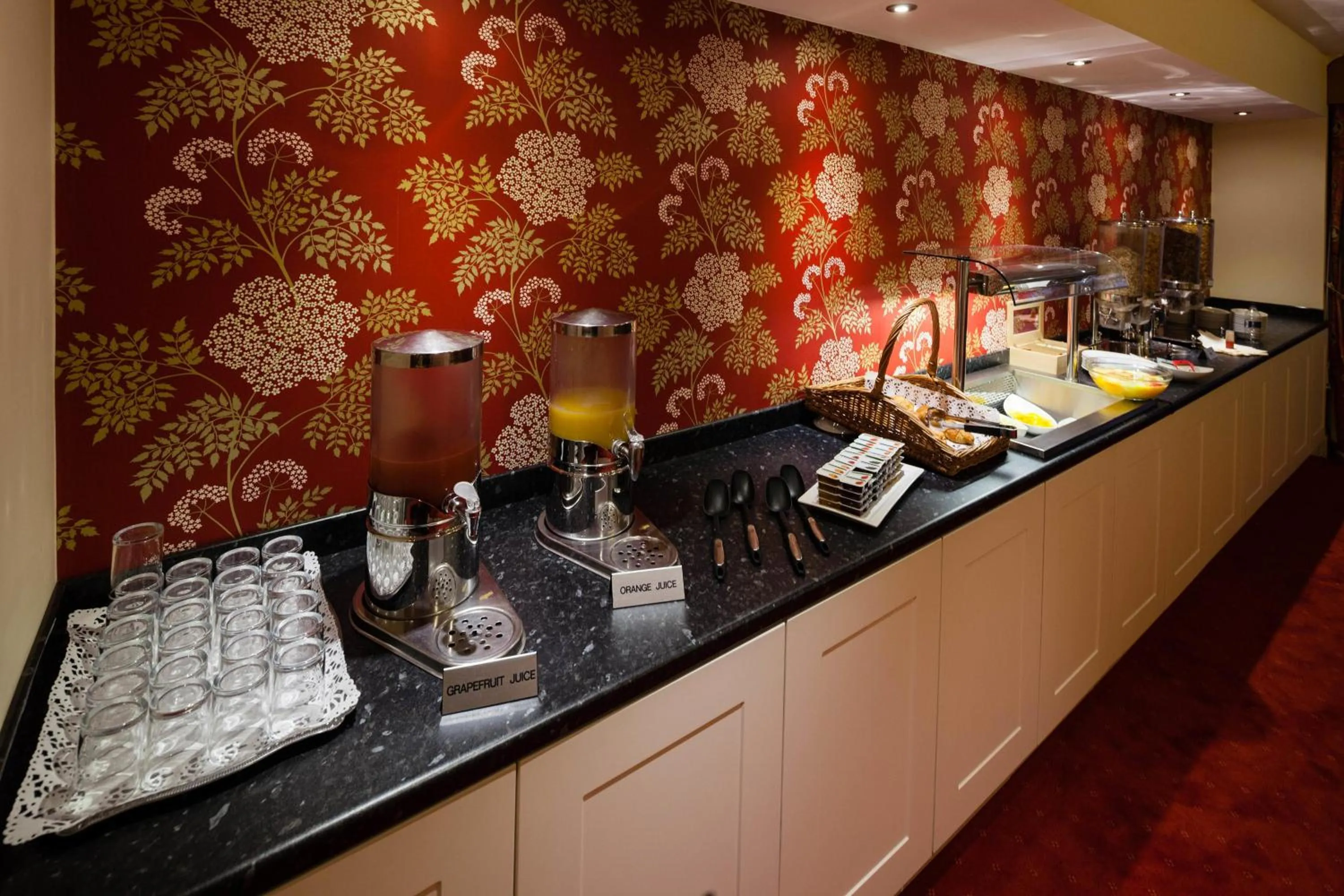 Restaurant/places to eat in Best Western Swiss Cottage Hotel