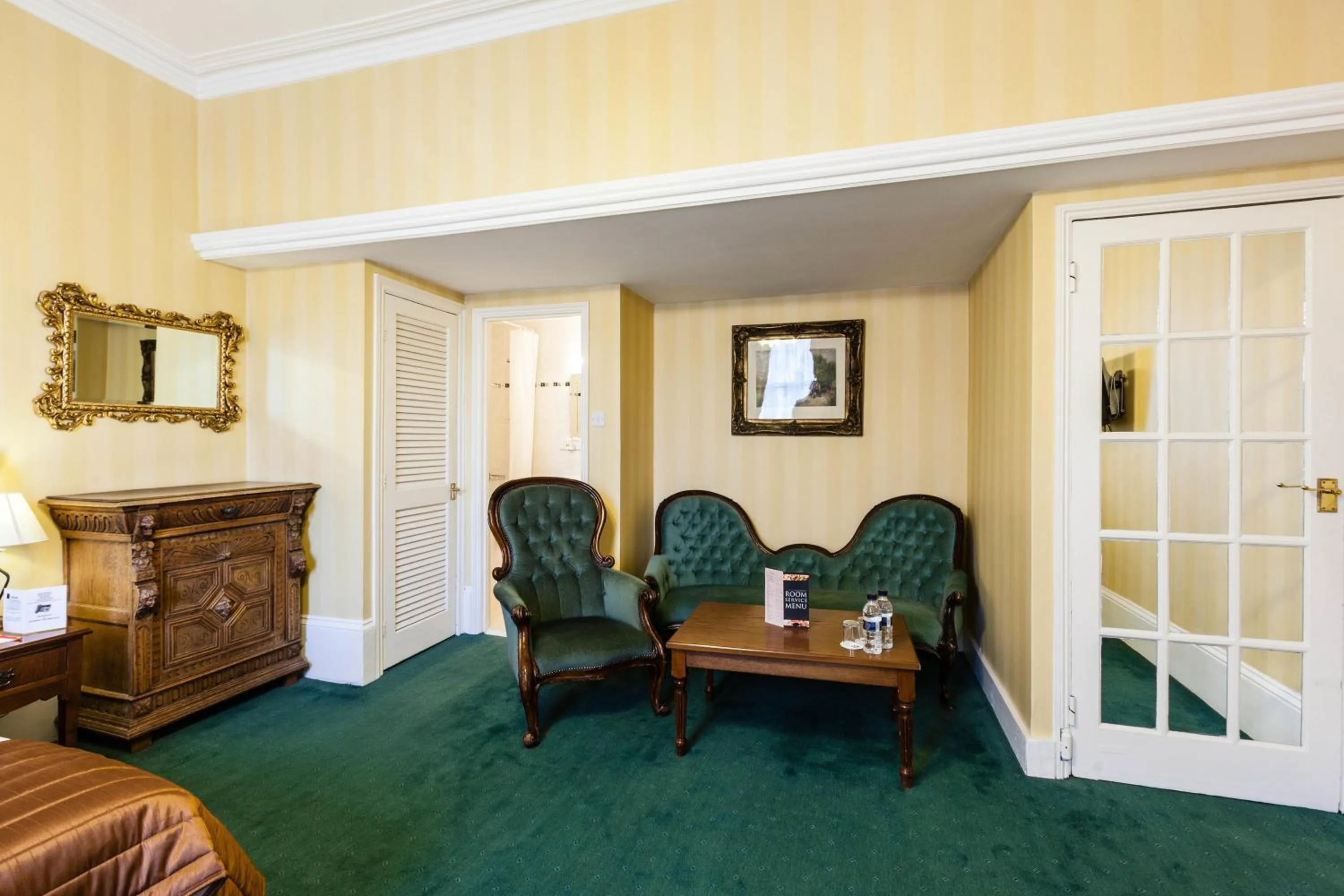Seating area in Best Western Swiss Cottage Hotel