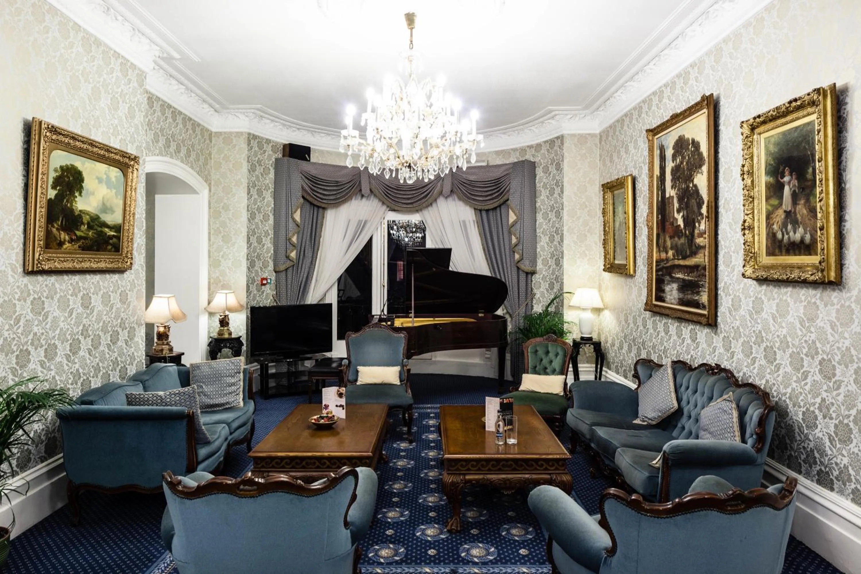 Lounge or bar in Best Western Swiss Cottage Hotel