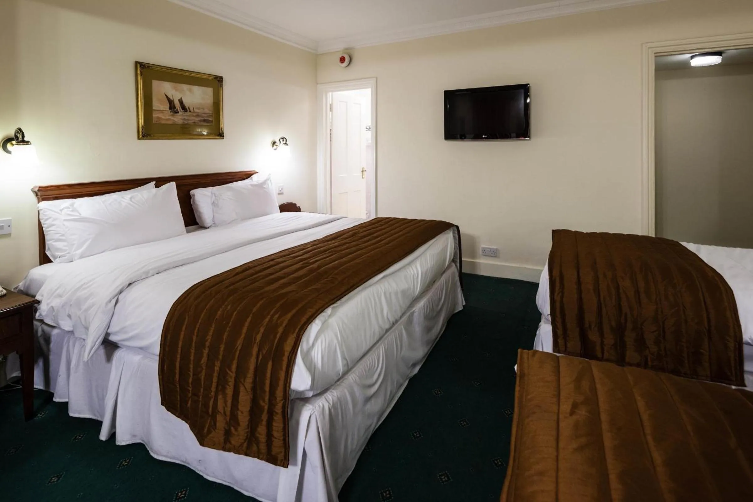 Bedroom, Bed in Best Western Swiss Cottage Hotel