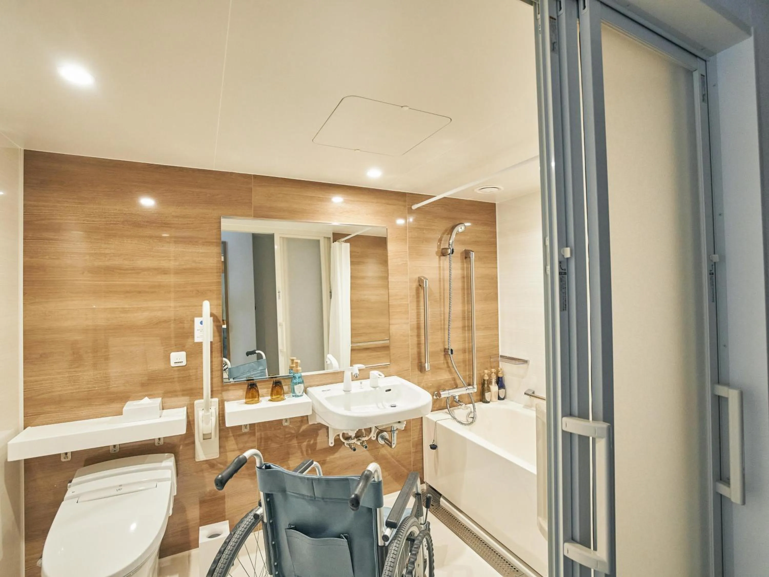 Bathroom in Hotel Traveltine Kyoto Kiyamachi