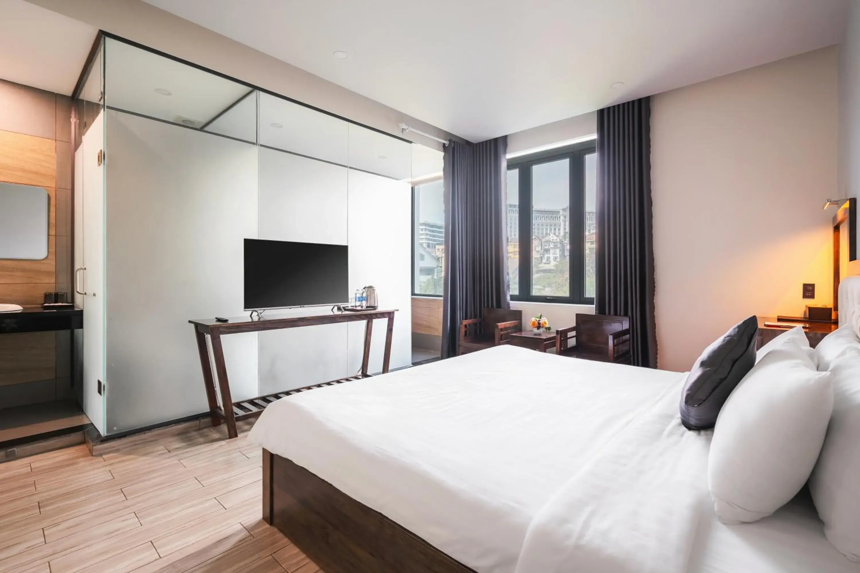 King Room with Spa Bath in Greenview City Hotel King Room with Spa Bath in Greenview City Hotel