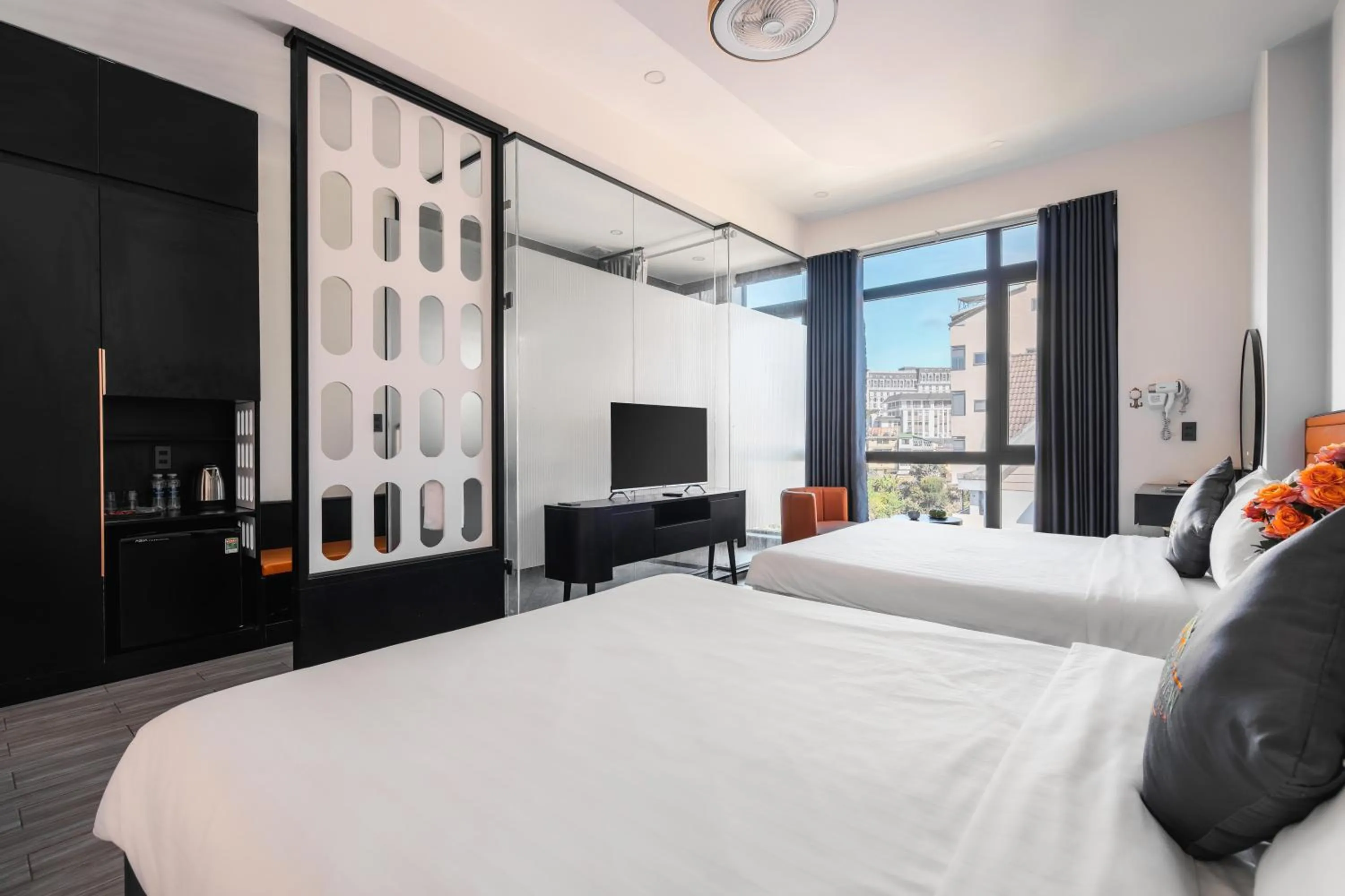 Day, Bed in Greenview City Hotel