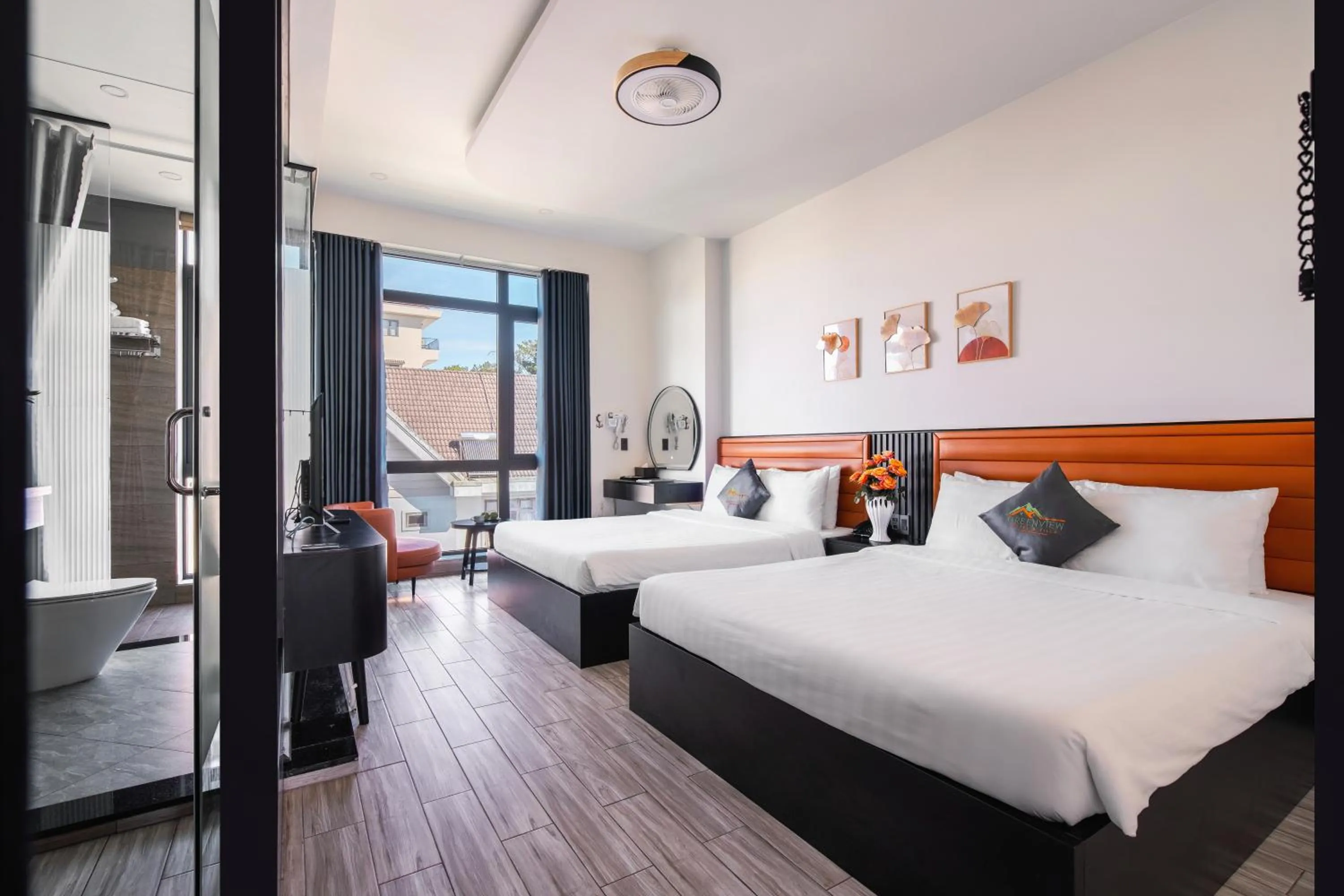 Toilet, Bed in Greenview City Hotel