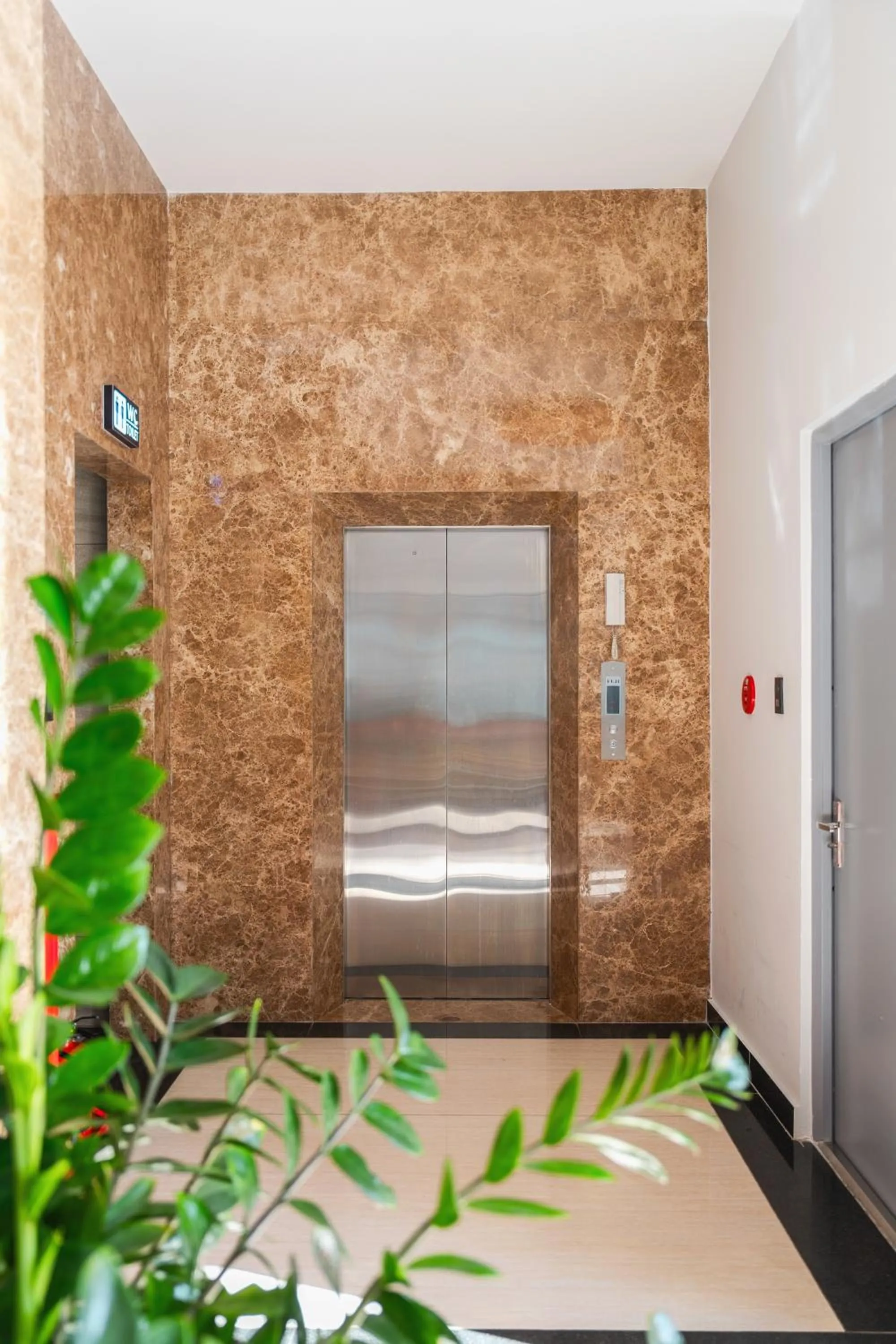 elevator in Greenview City Hotel