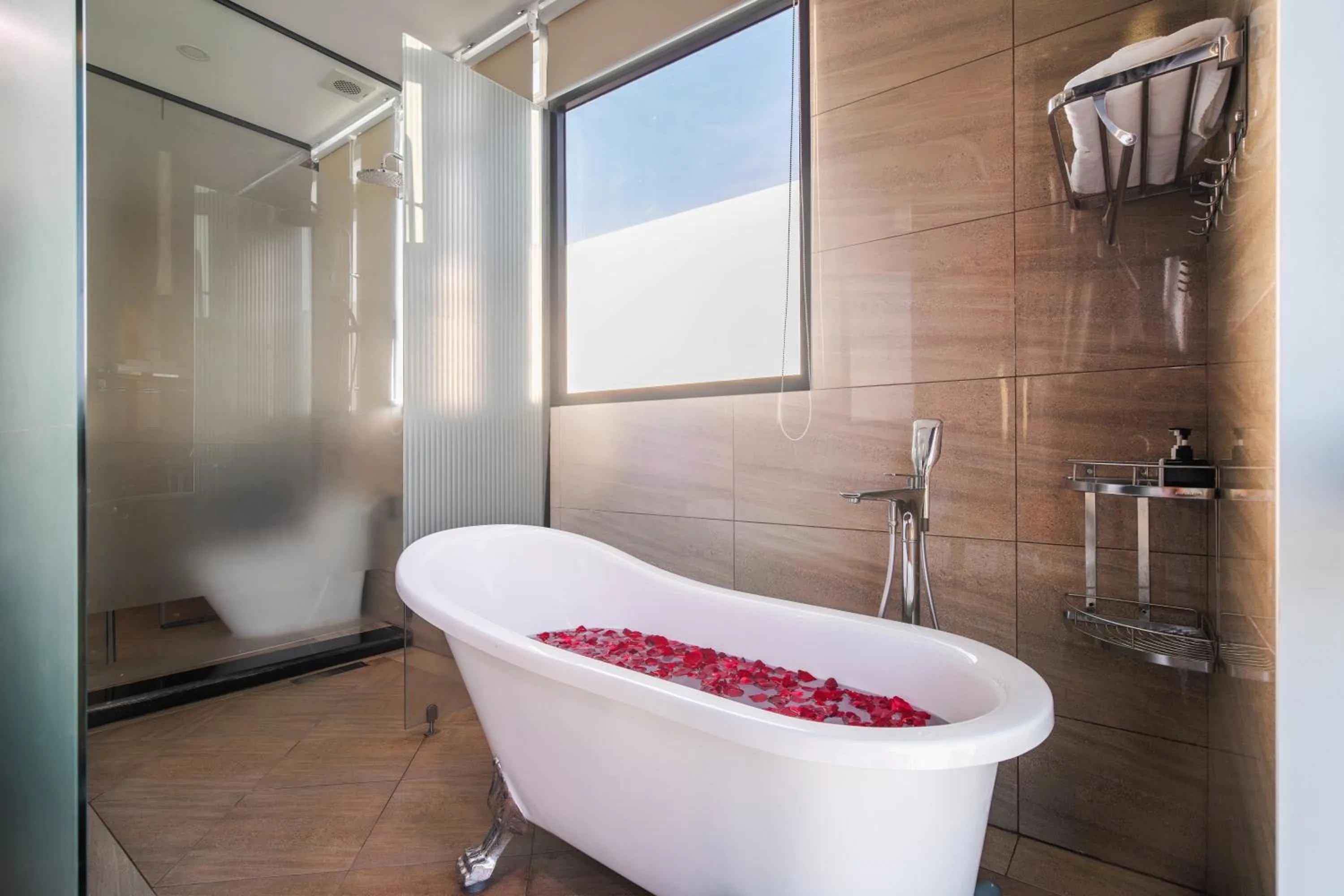 Bath in Greenview City Hotel