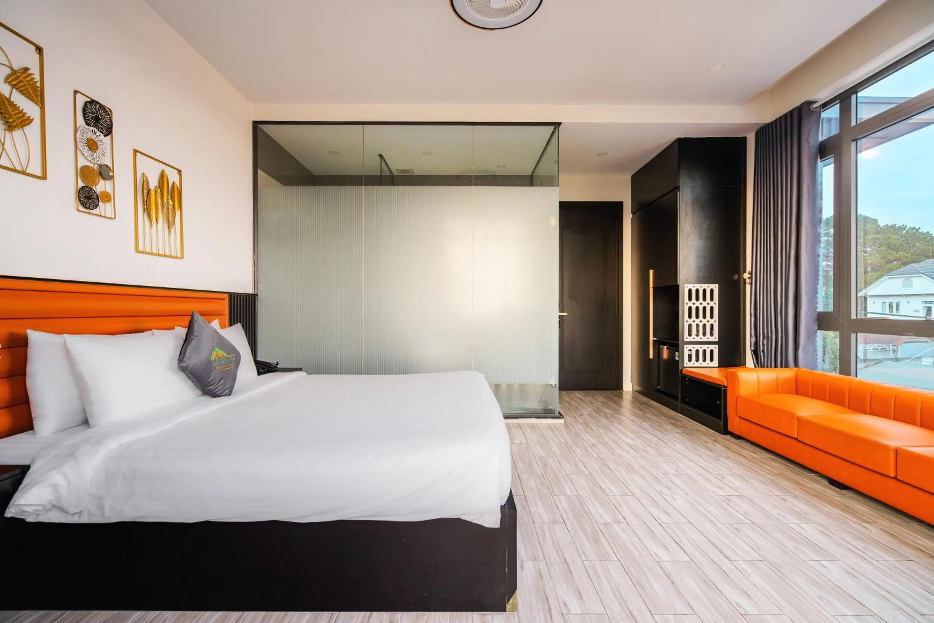 Day, Bed in Greenview City Hotel