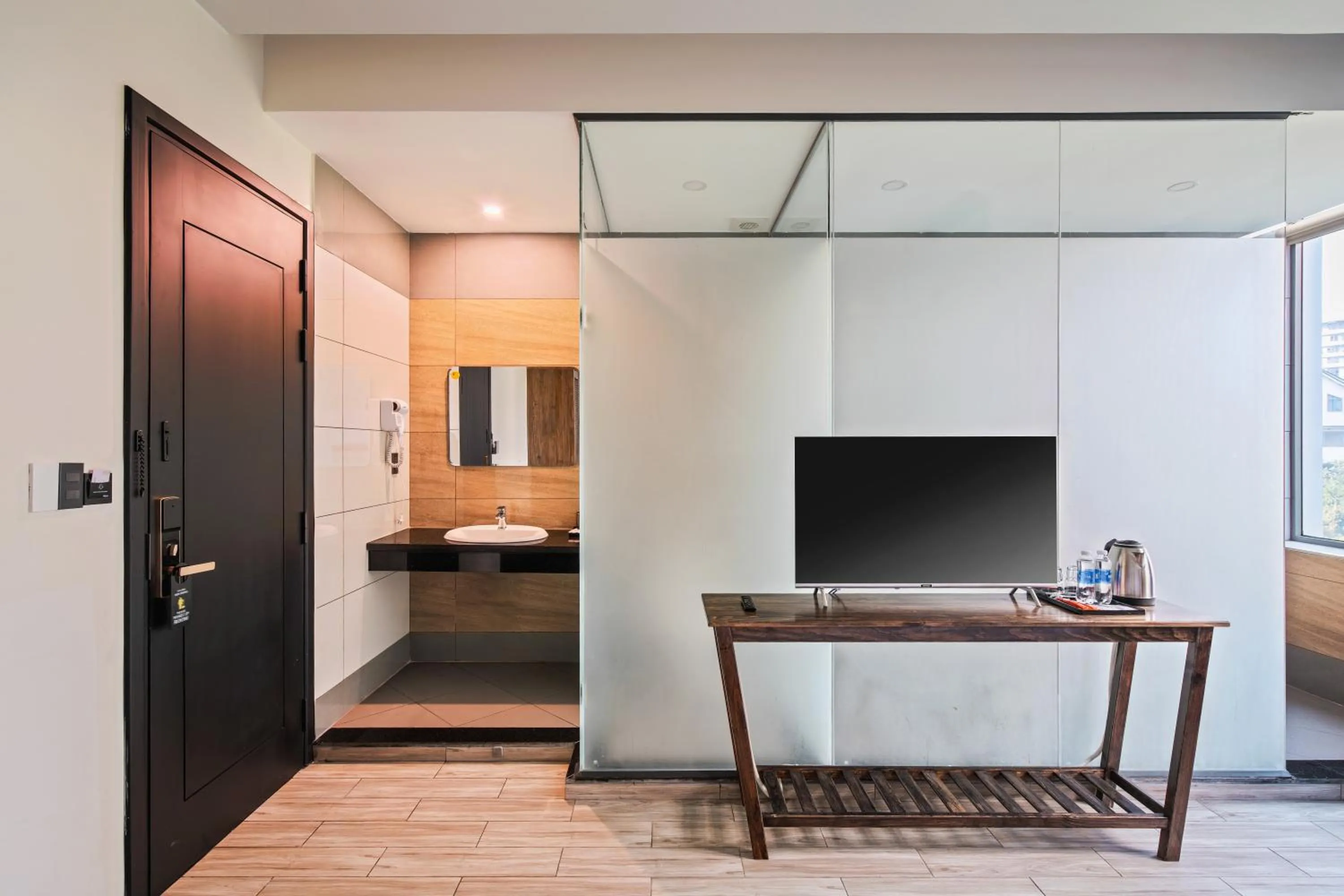 Photo of the whole room, Bed in Greenview City Hotel