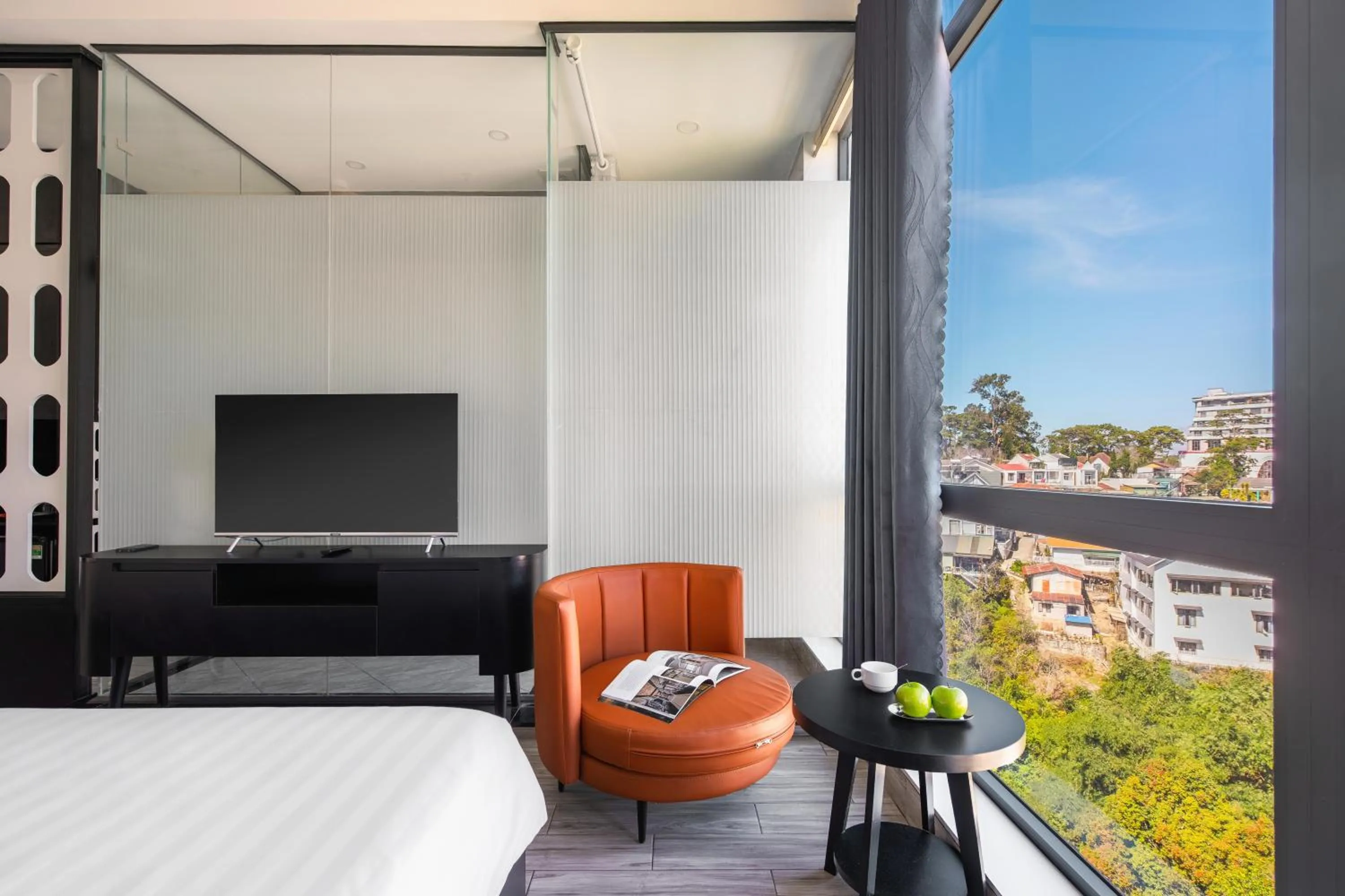 Day, Bed in Greenview City Hotel