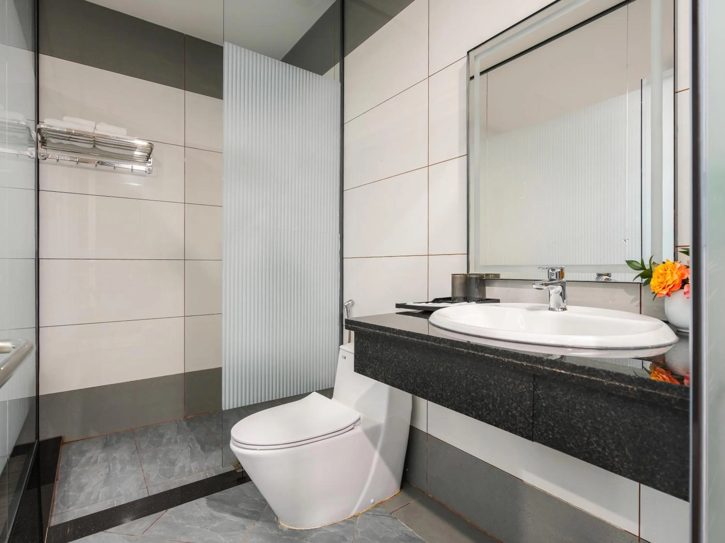 Toilet in Greenview City Hotel