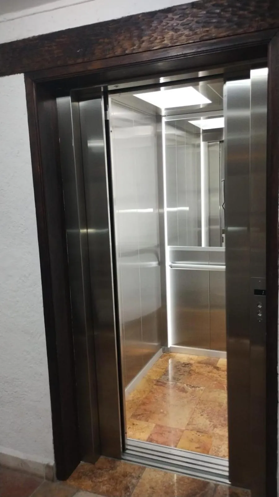 elevator in HOTEL PLAZA SAN CRISTOBAL INN