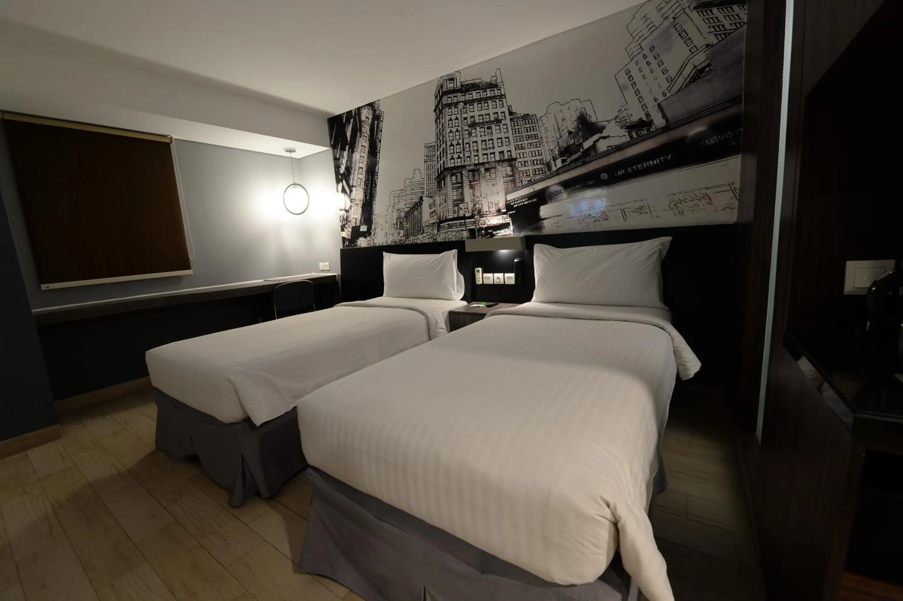 Guests, Bed in HORU HOTEL MANGGA DUA SQUARE