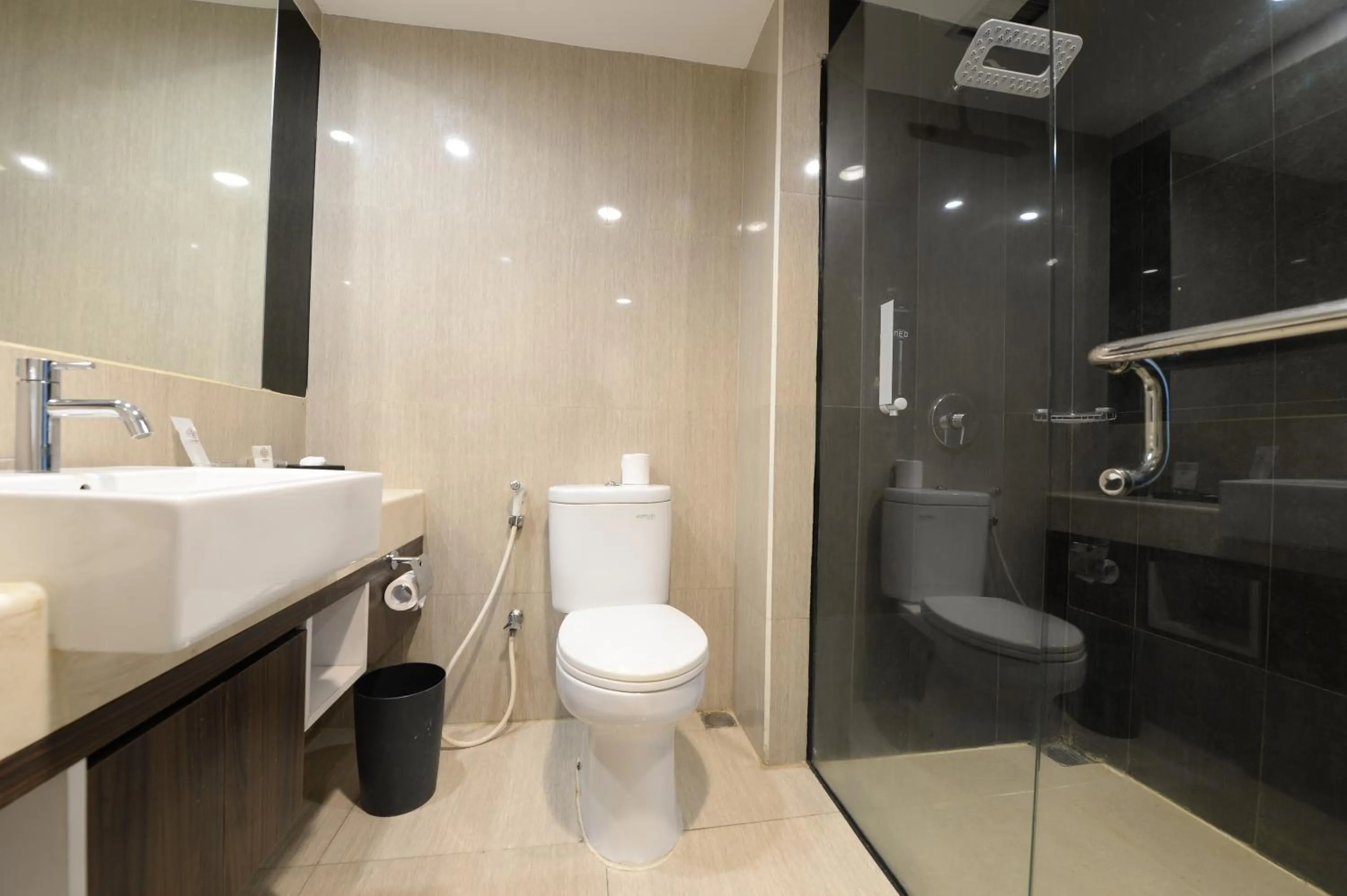 Bathroom in HORU HOTEL MANGGA DUA SQUARE