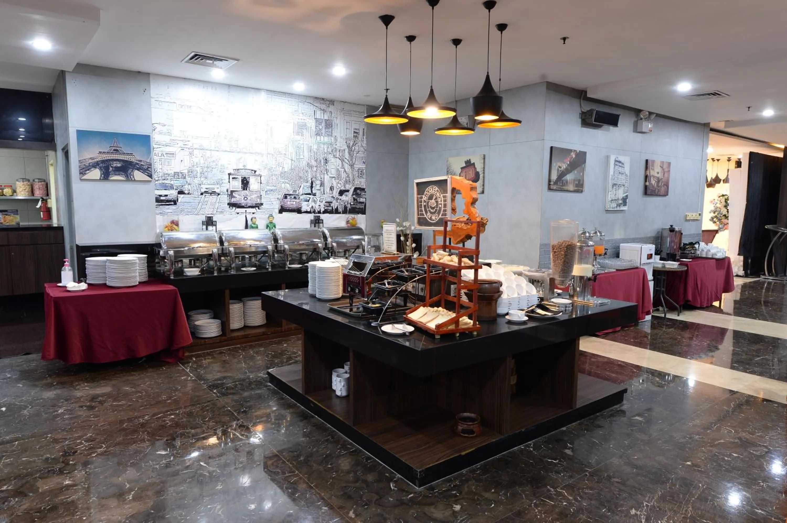 Restaurant/places to eat in HORU HOTEL MANGGA DUA SQUARE