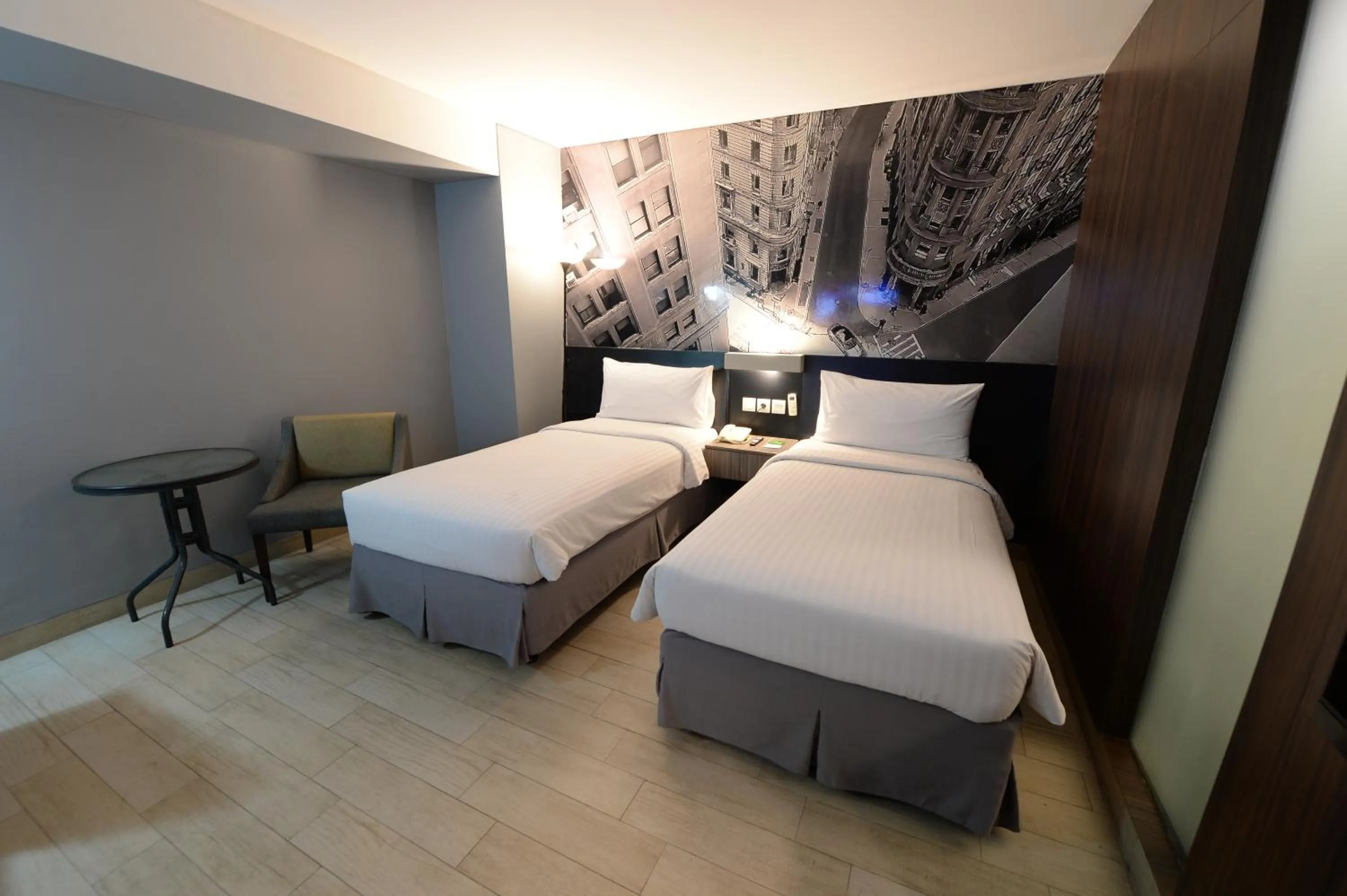 Guests, Bed in HORU HOTEL MANGGA DUA SQUARE