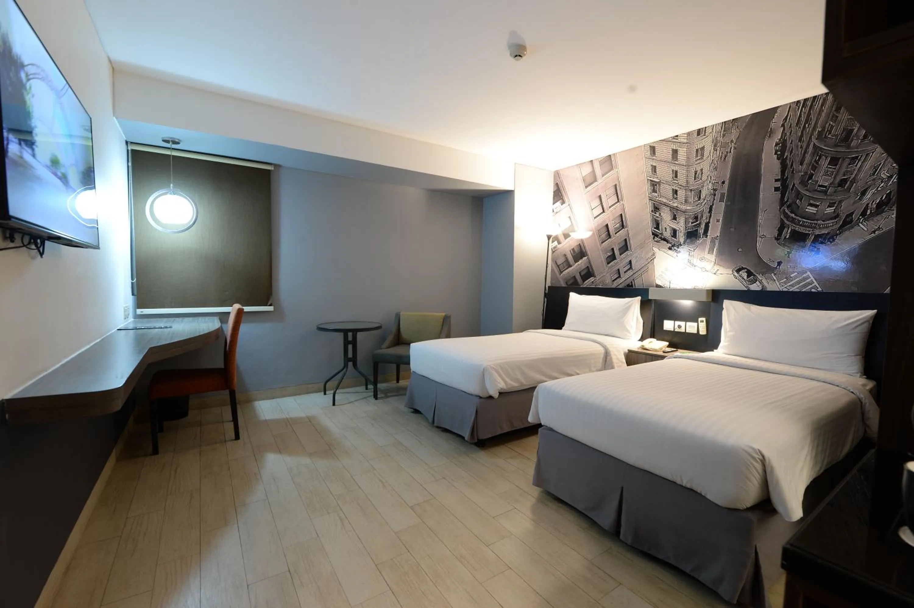 Guests, Bed in HORU HOTEL MANGGA DUA SQUARE