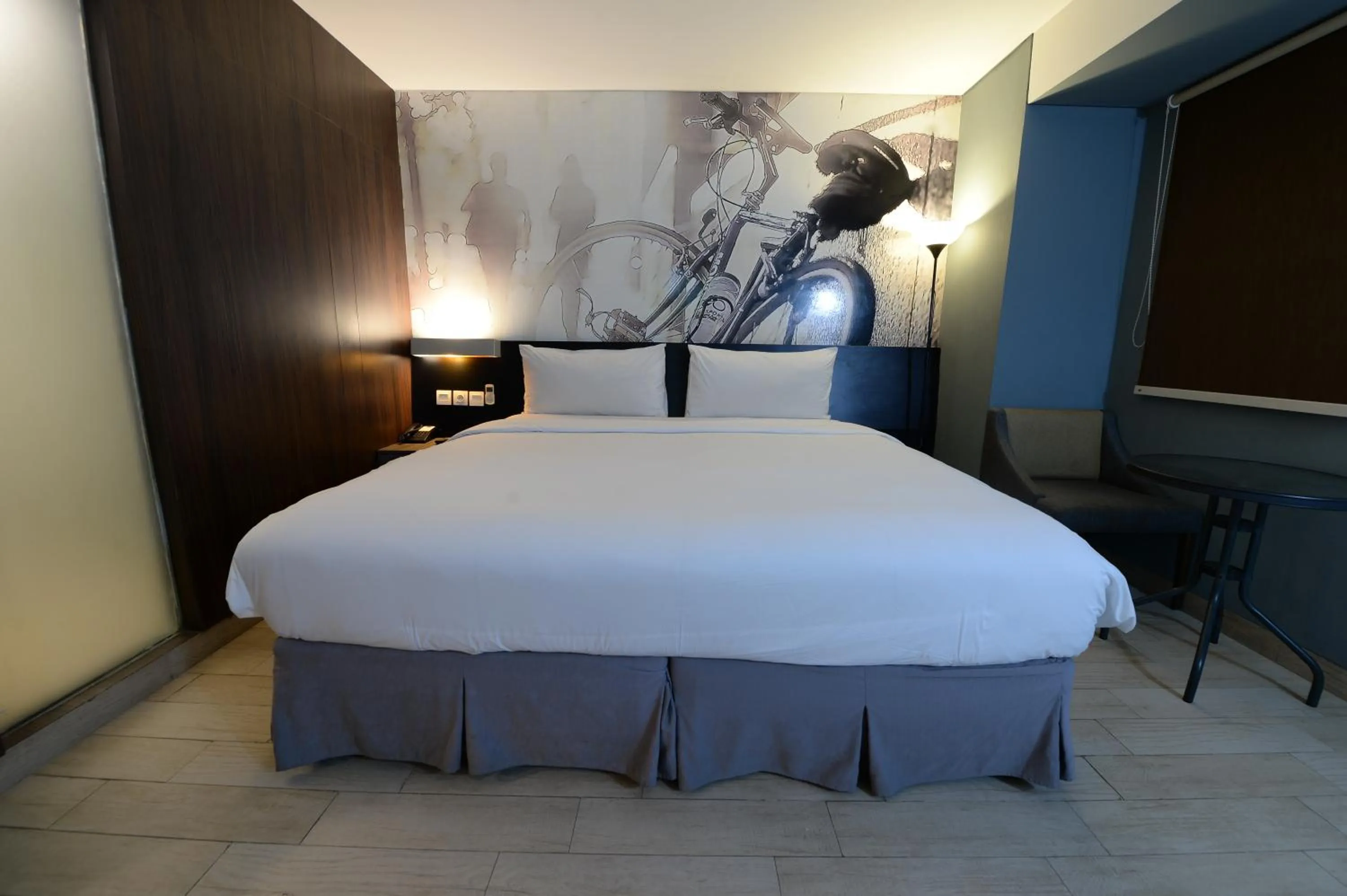 Guests, Bed in HORU HOTEL MANGGA DUA SQUARE