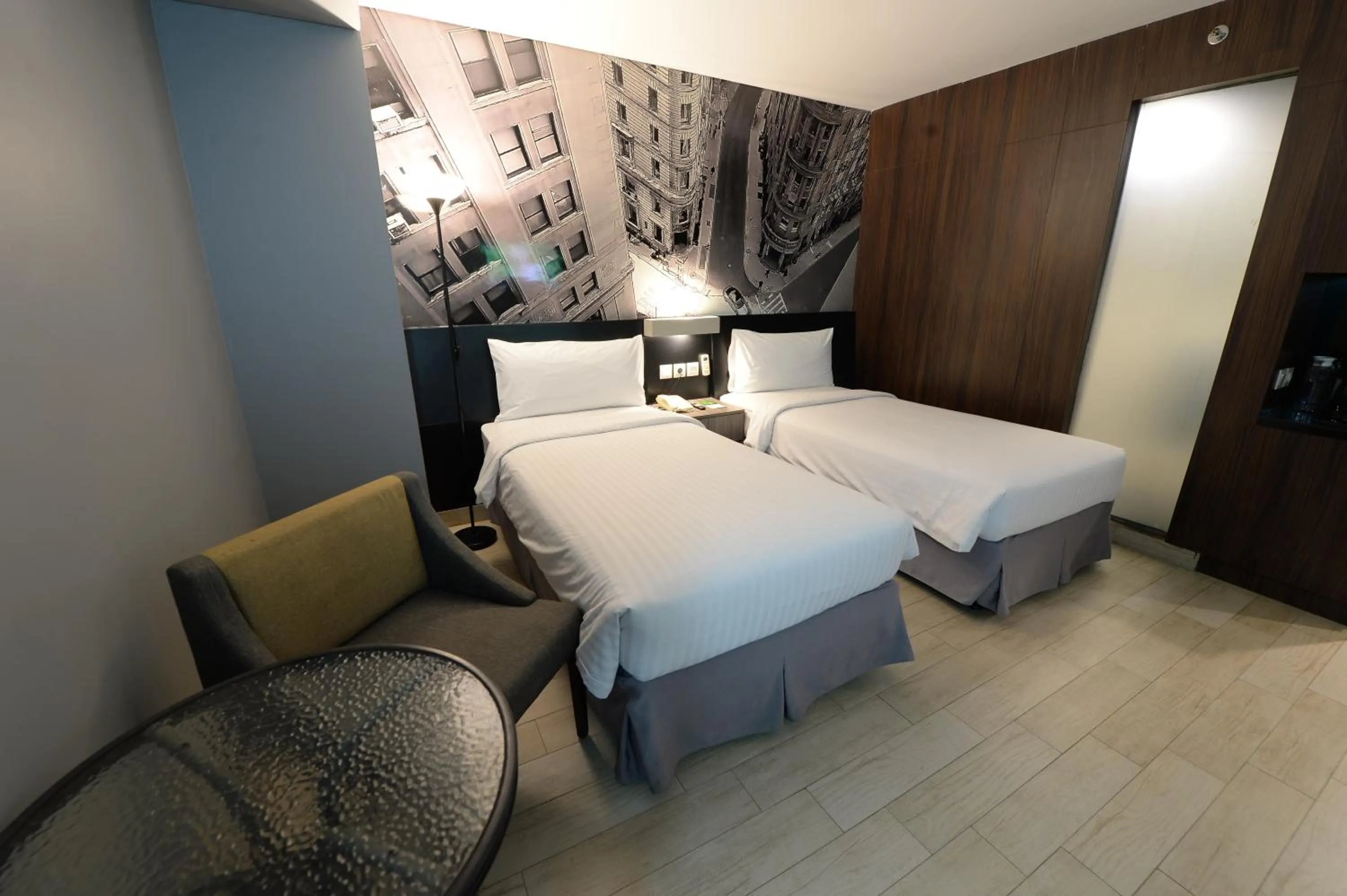 Guests, Bed in HORU HOTEL MANGGA DUA SQUARE