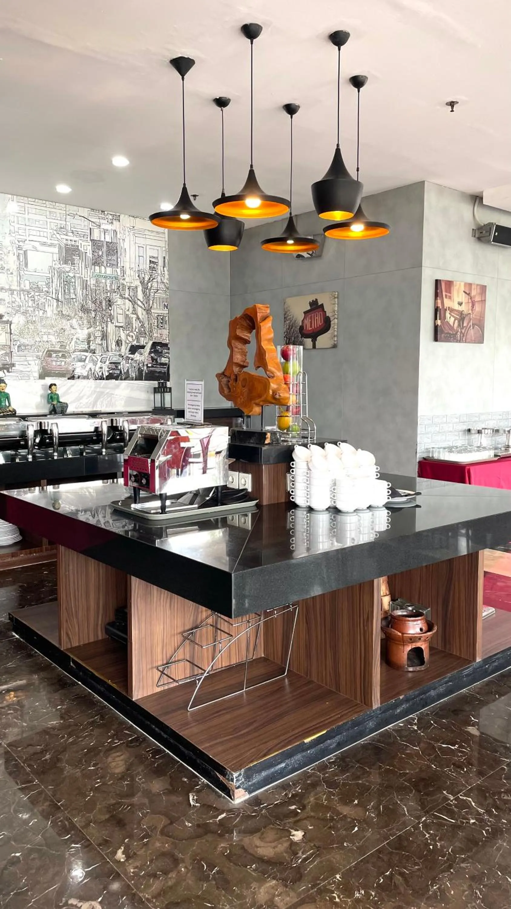 Restaurant/places to eat in HORU HOTEL MANGGA DUA SQUARE