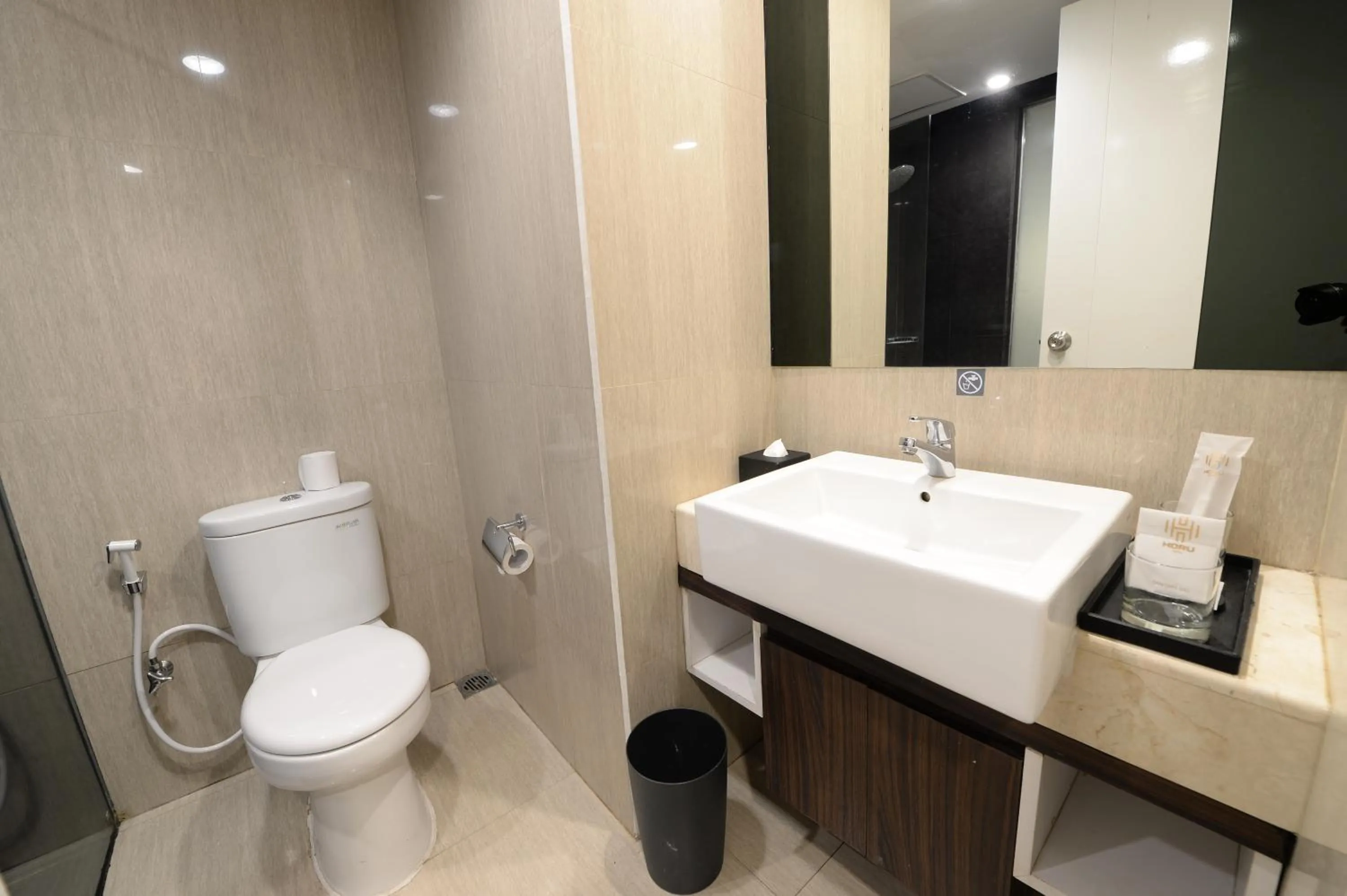 Bathroom in HORU HOTEL MANGGA DUA SQUARE