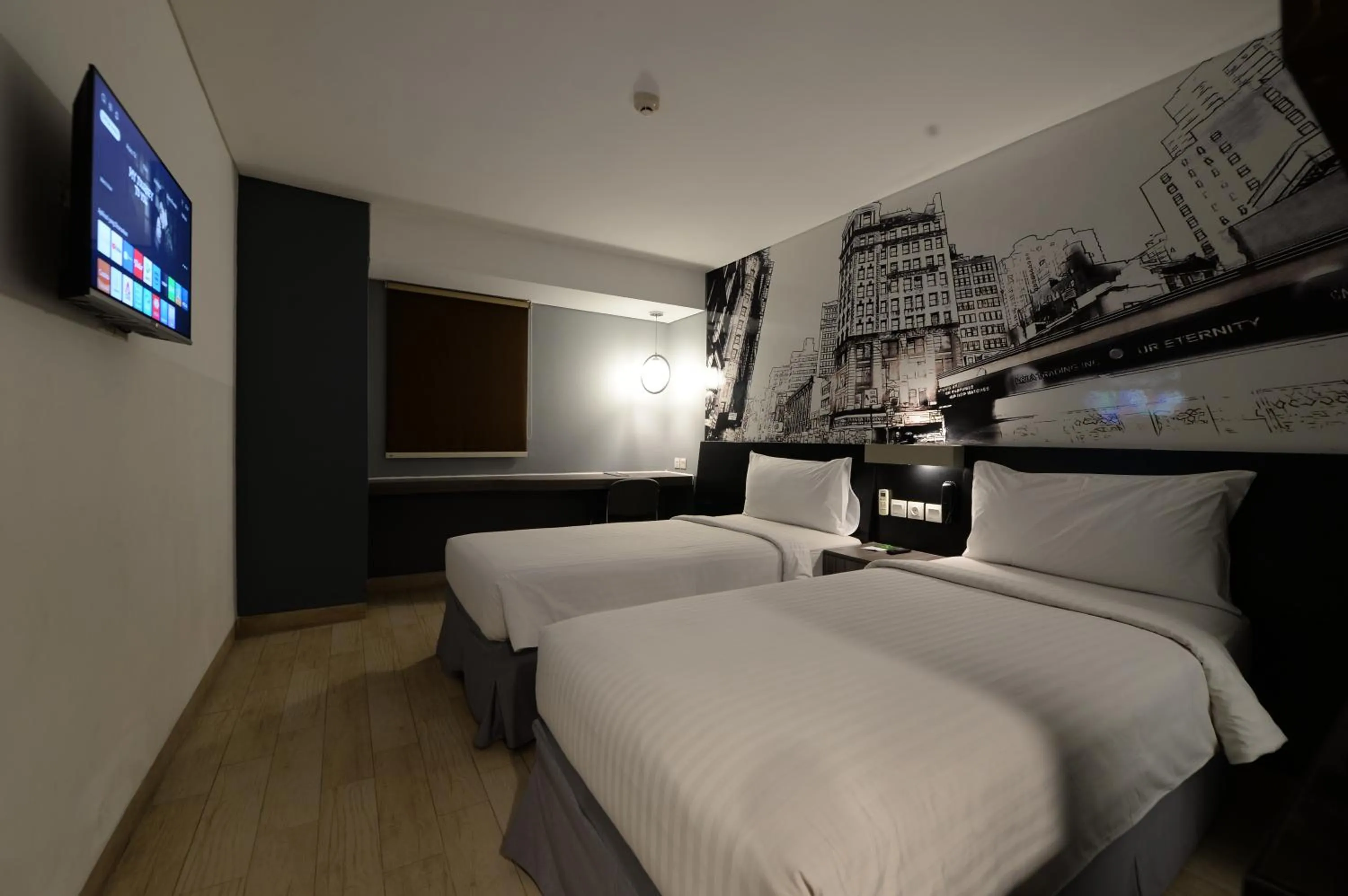 Guests, Bed in HORU HOTEL MANGGA DUA SQUARE