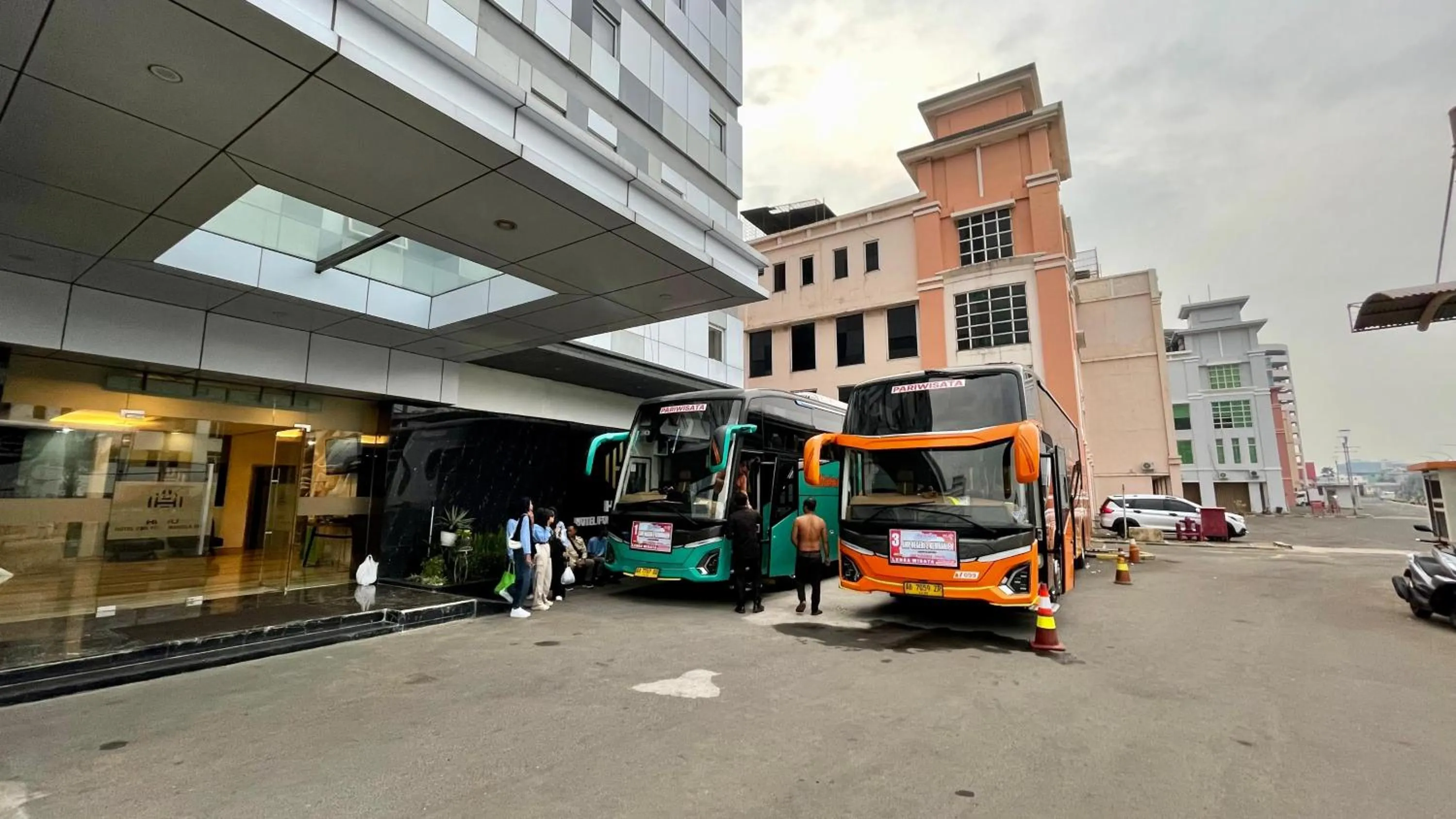 Parking in HORU HOTEL MANGGA DUA SQUARE