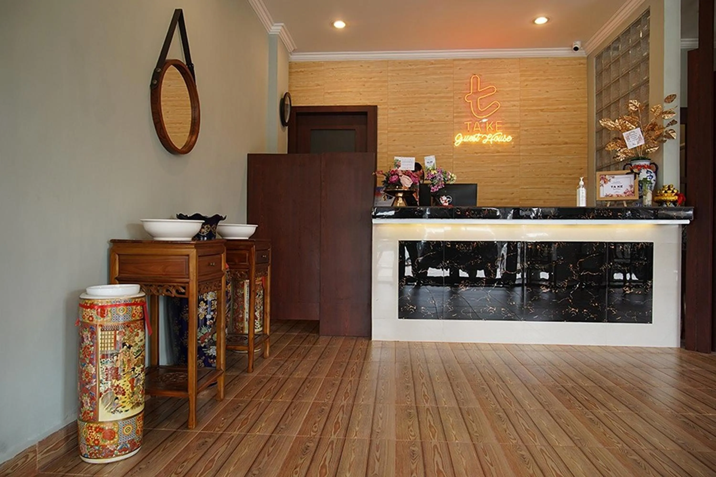 Lobby or reception in Take Guesthouse 2