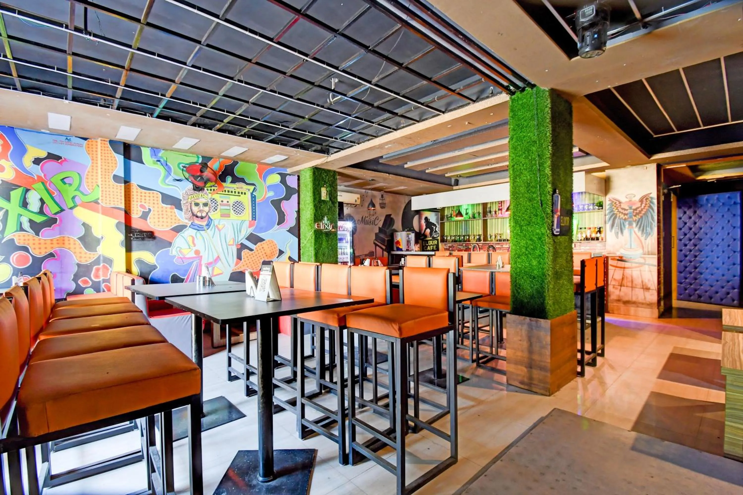 Restaurant/places to eat in Hotel O by OYO Elixir