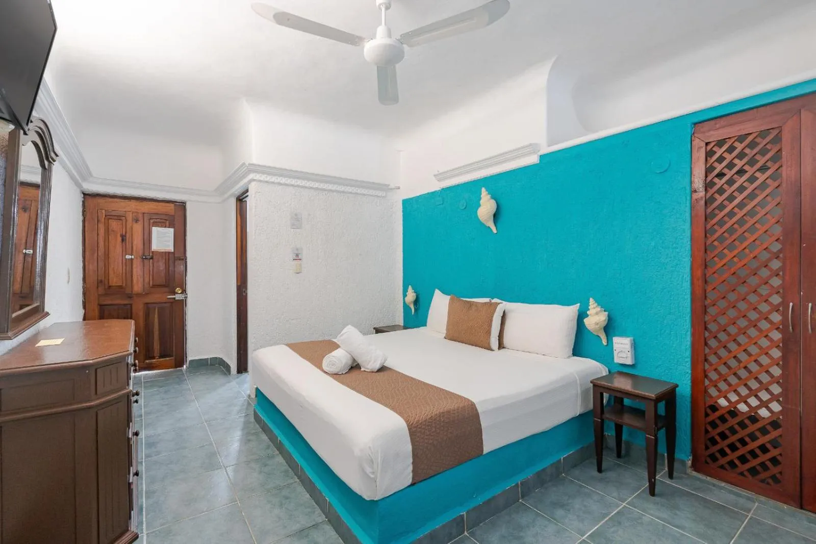 Bed in Mayan Art Hotel 10 avenue