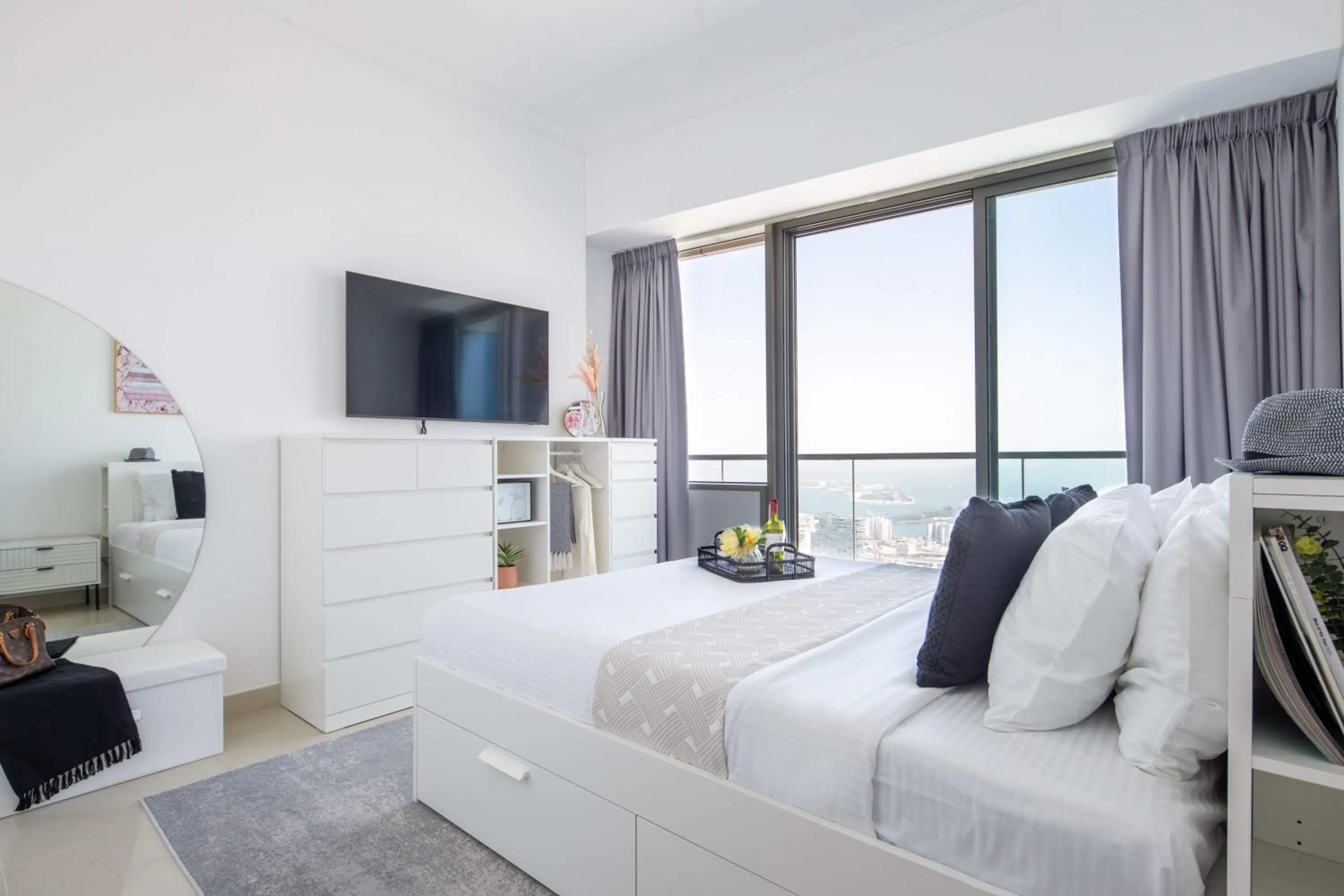 Bed in Frank Porter - Ocean Heights