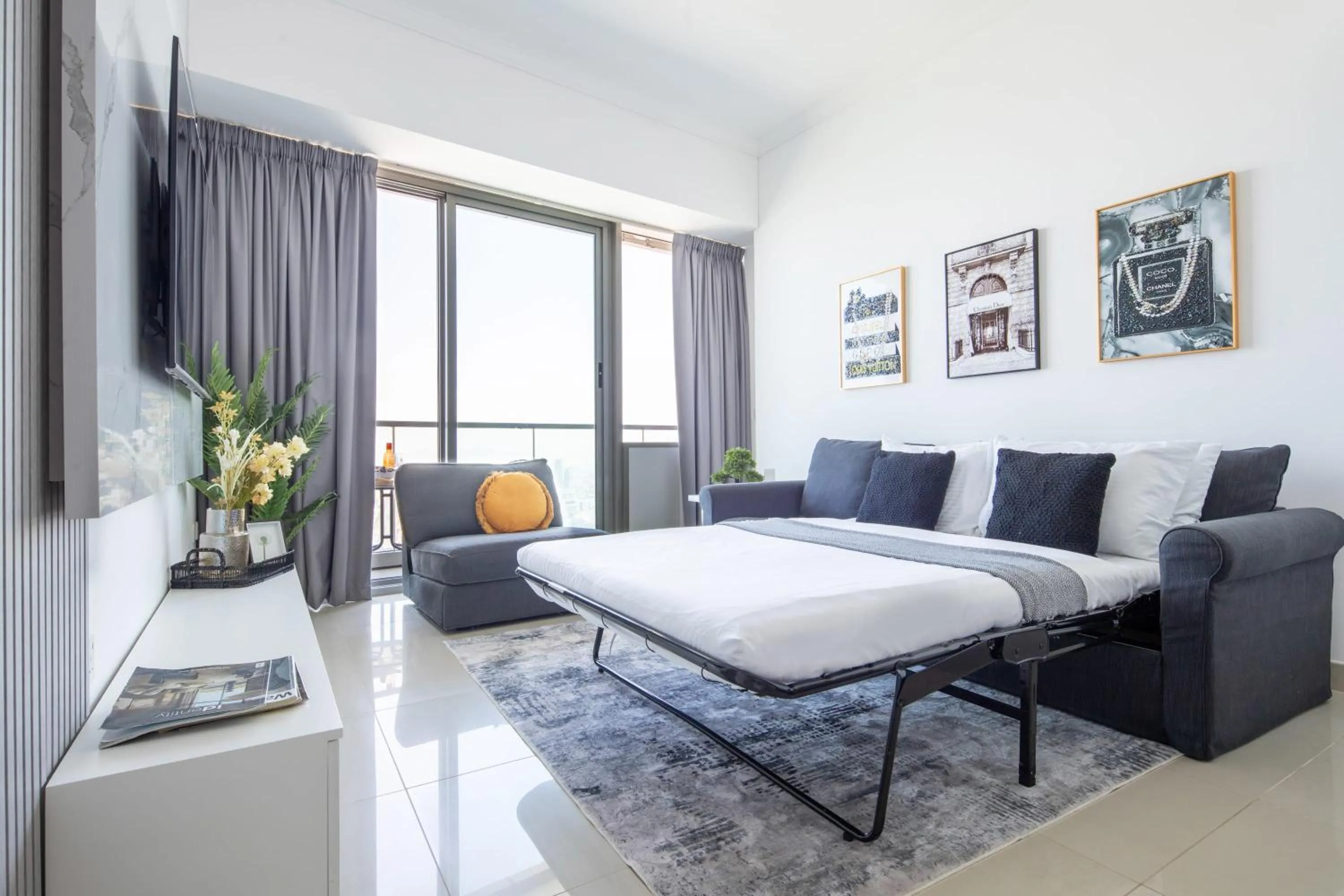 Bed in Frank Porter - Ocean Heights