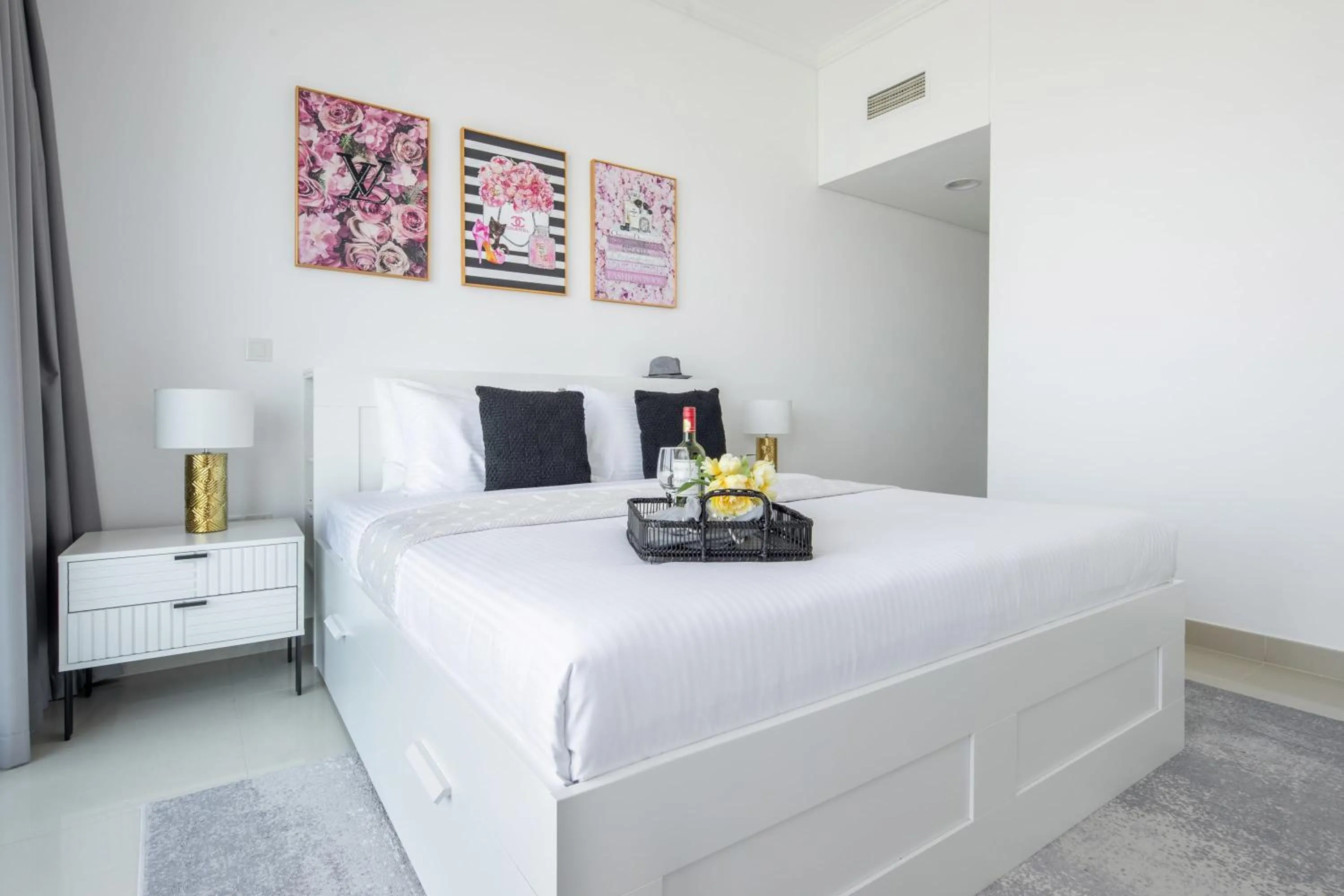 Bed in Frank Porter - Ocean Heights