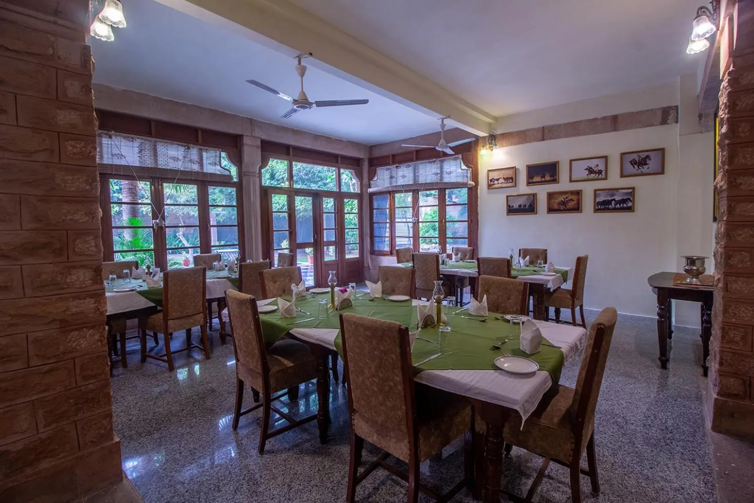 Restaurant/places to eat in Polo Heritage Hotel