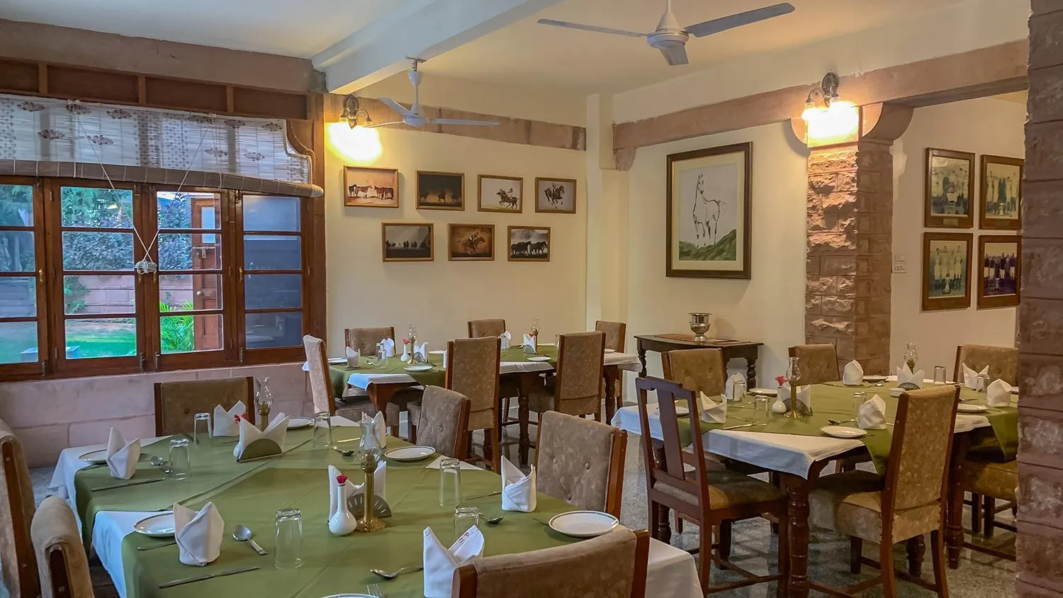 Restaurant/places to eat in Polo Heritage Hotel