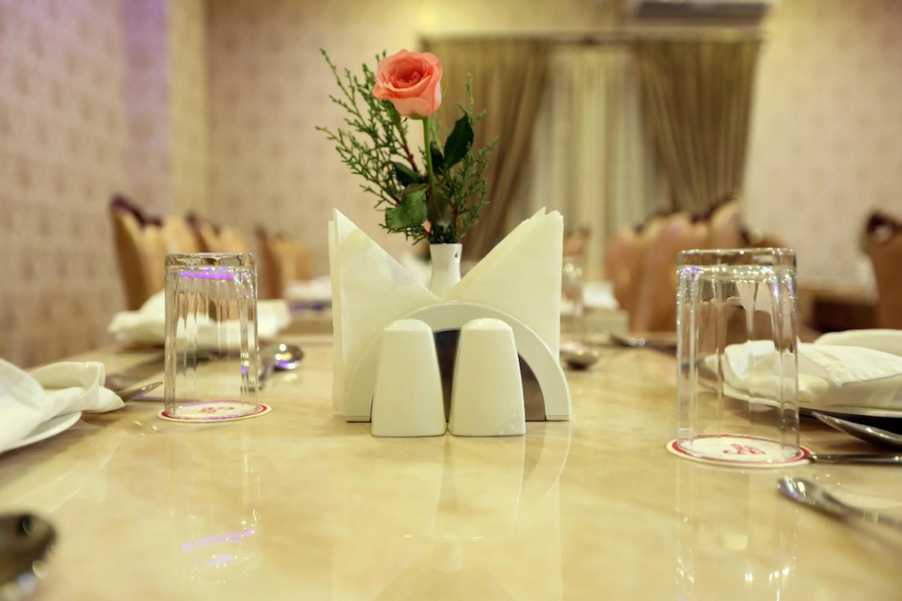 Restaurant/places to eat in Premier Suites Business Hotel