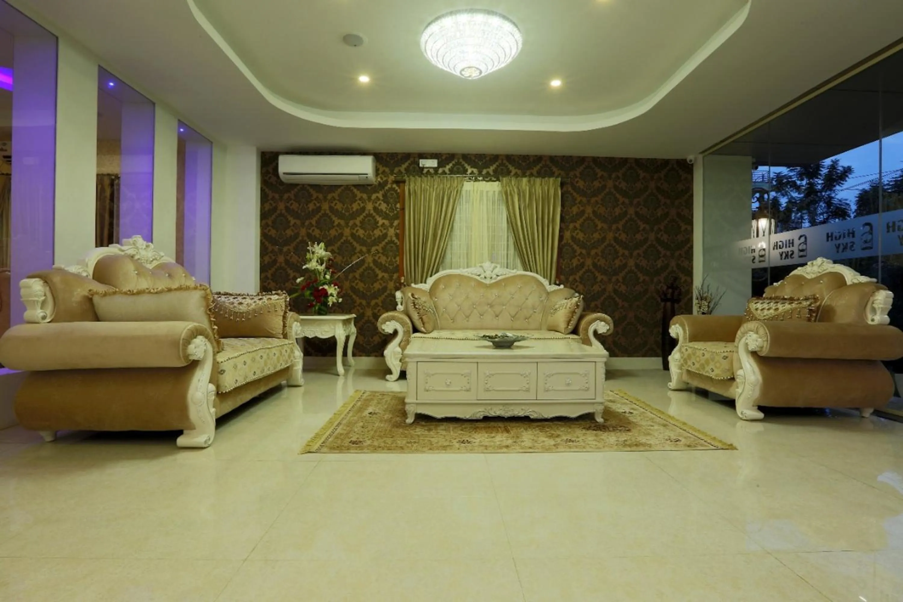 Lobby or reception in Premier Suites Business Hotel