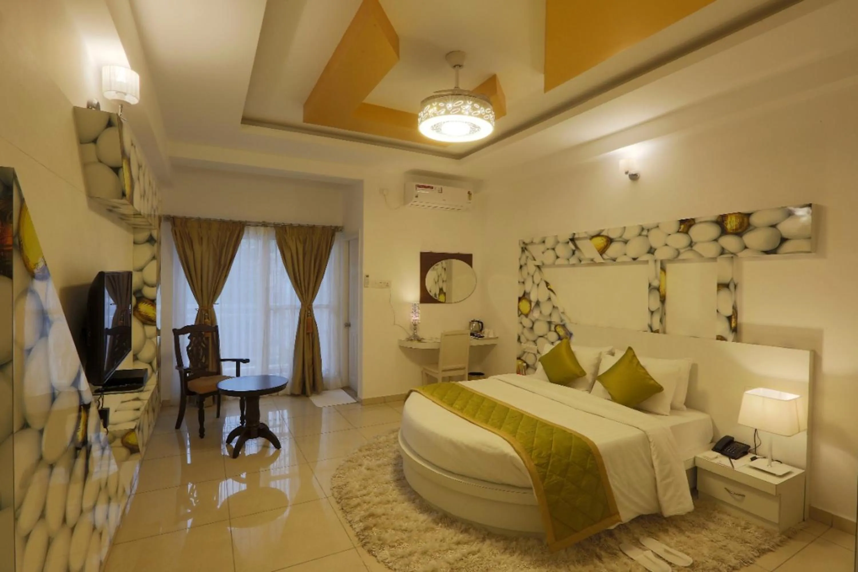 Bedroom, Bed in Premier Suites Business Hotel