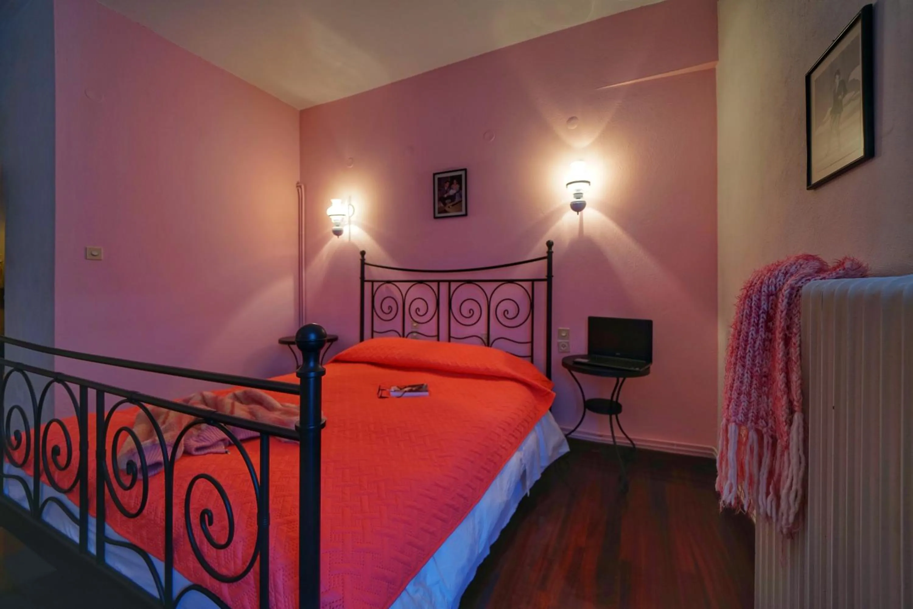 Bed in To Balkoni tis Agorianis