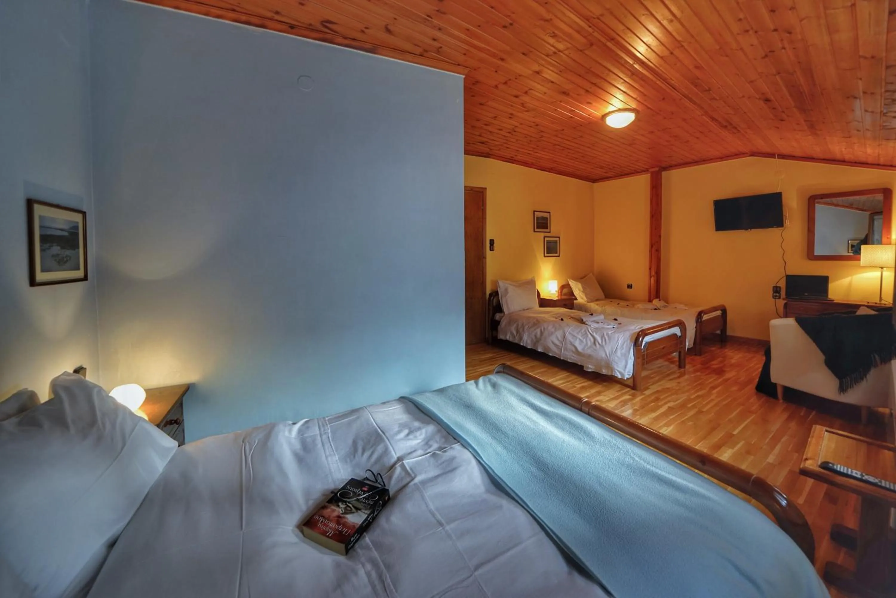 Bed in To Balkoni tis Agorianis