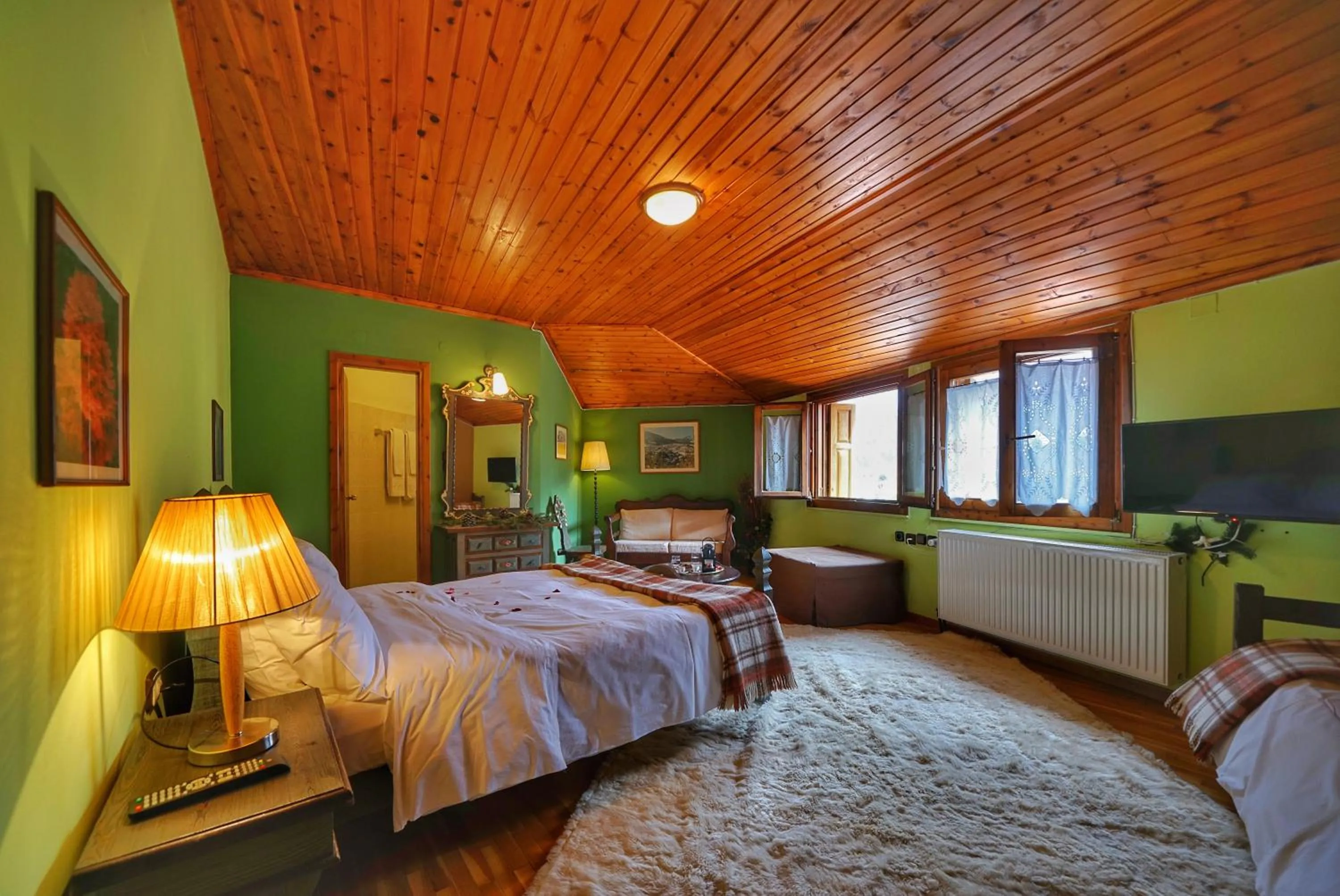 Bed in To Balkoni tis Agorianis