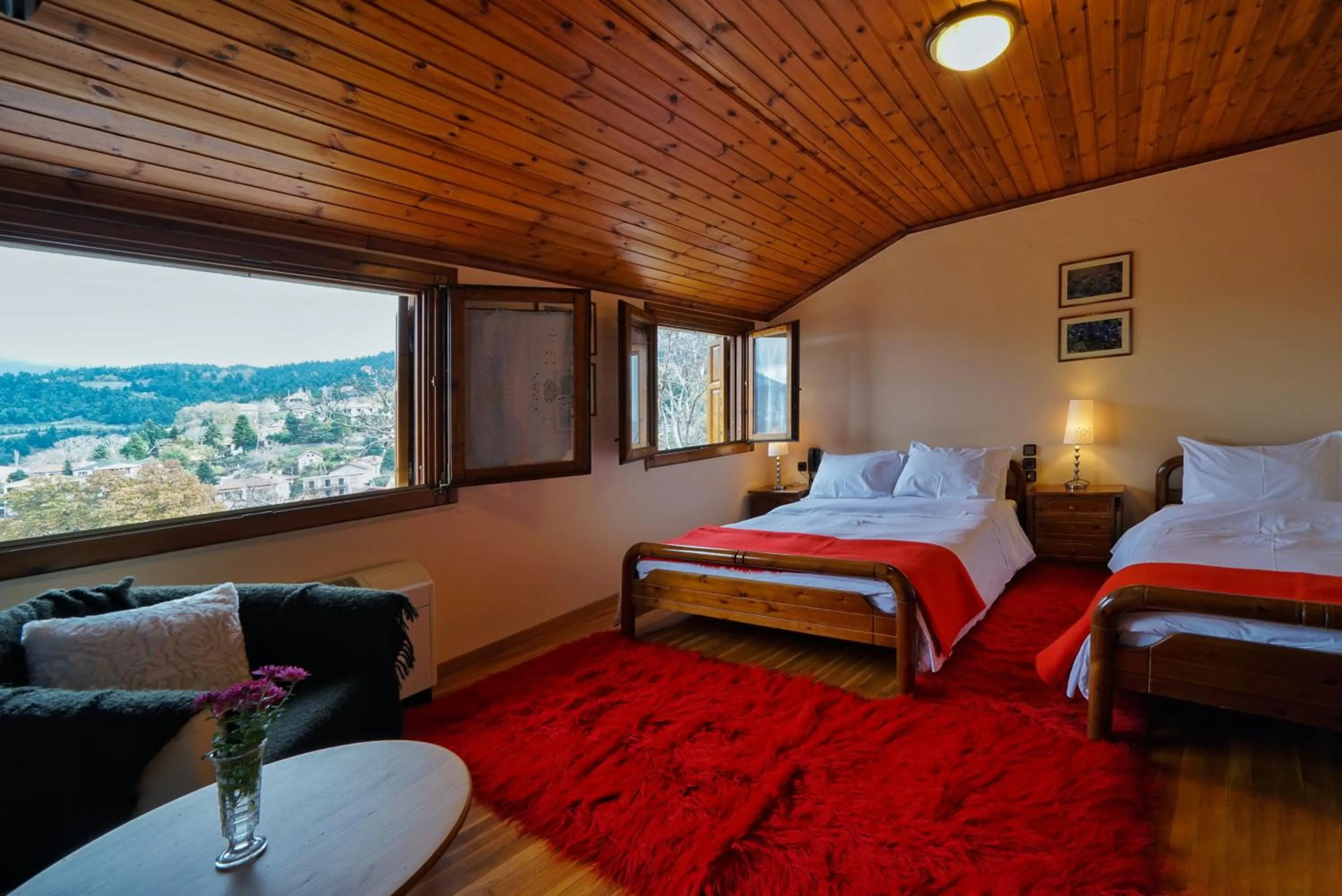 Bed in To Balkoni tis Agorianis