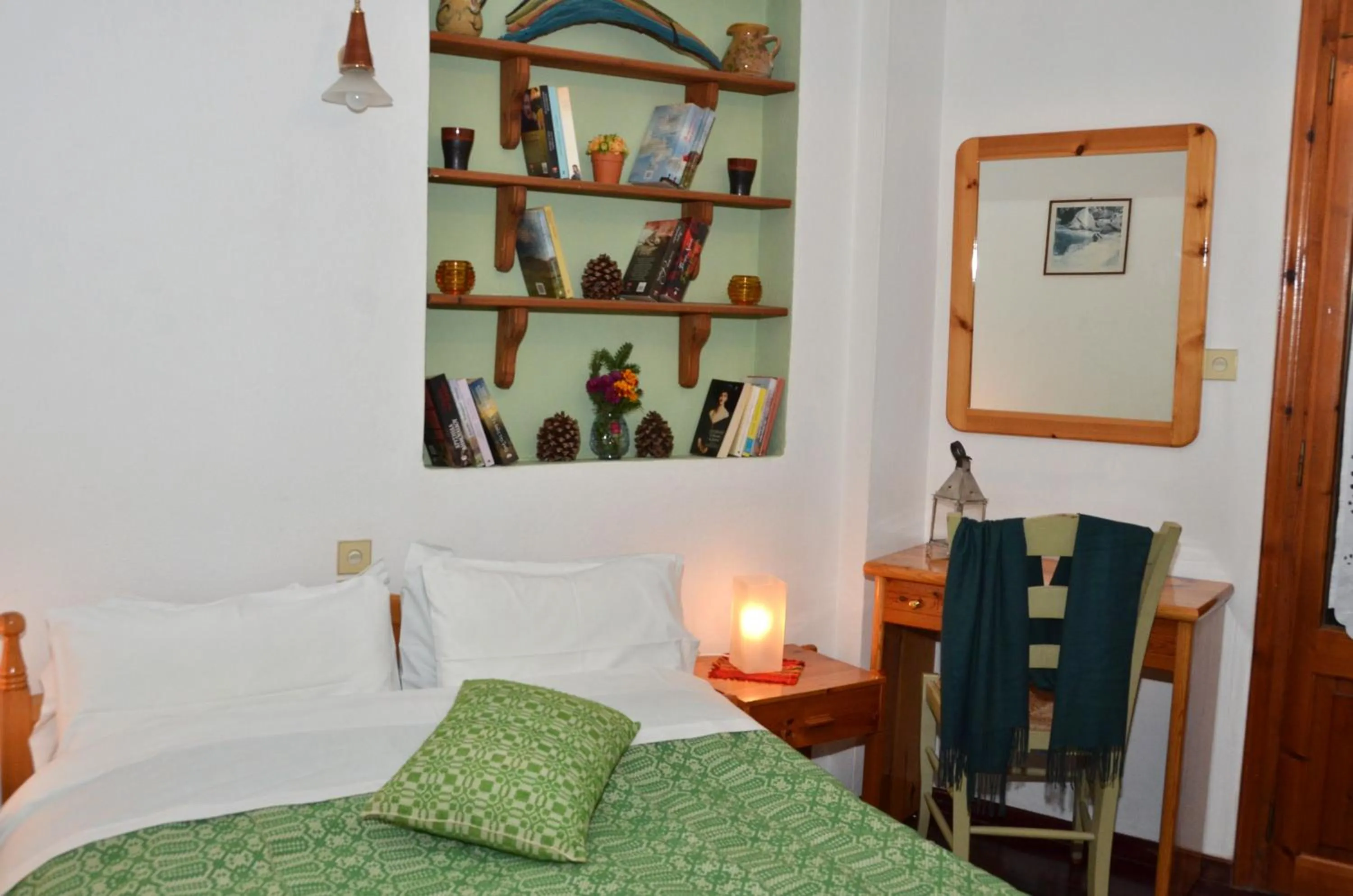 Bed in To Balkoni tis Agorianis