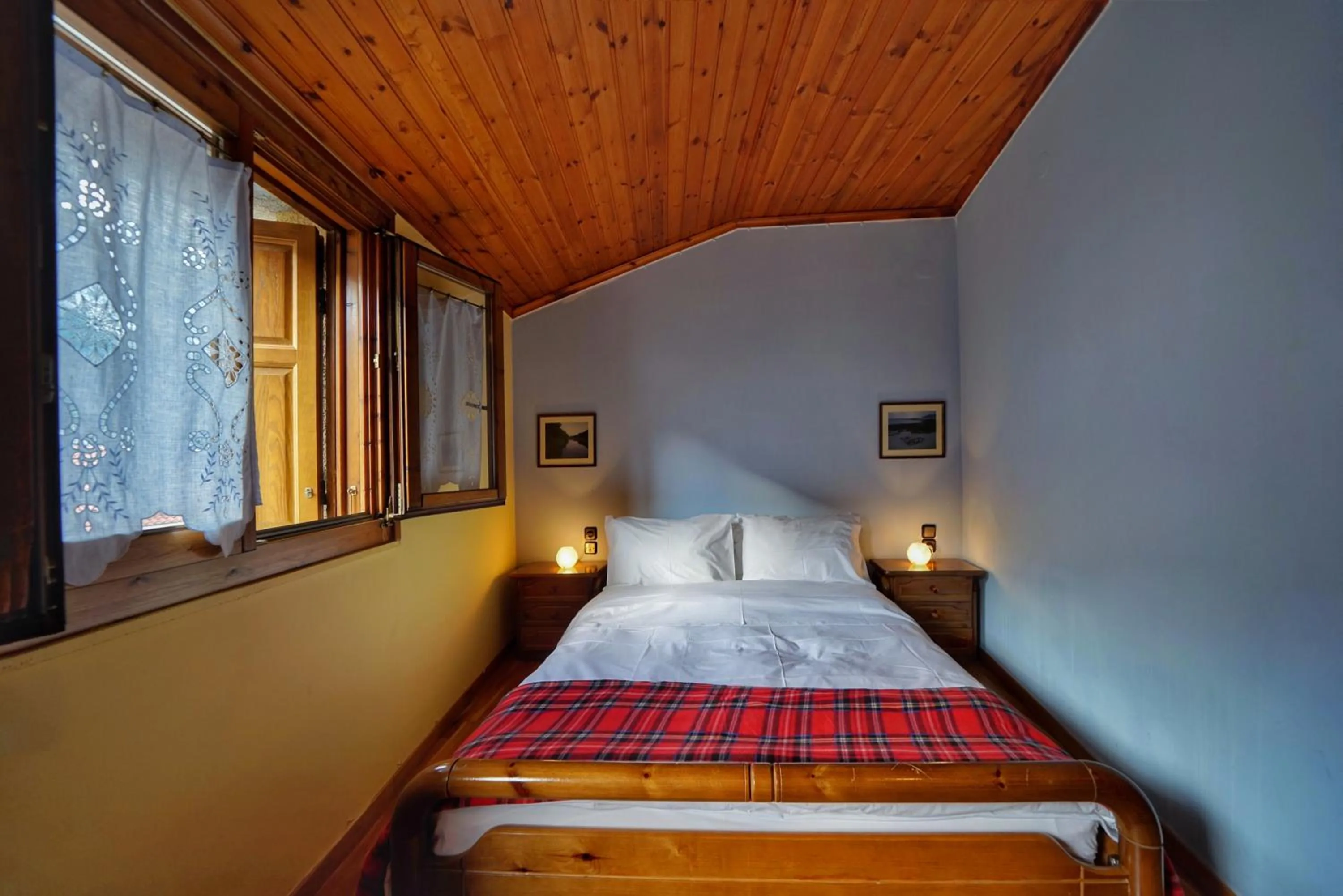 Bed in To Balkoni tis Agorianis