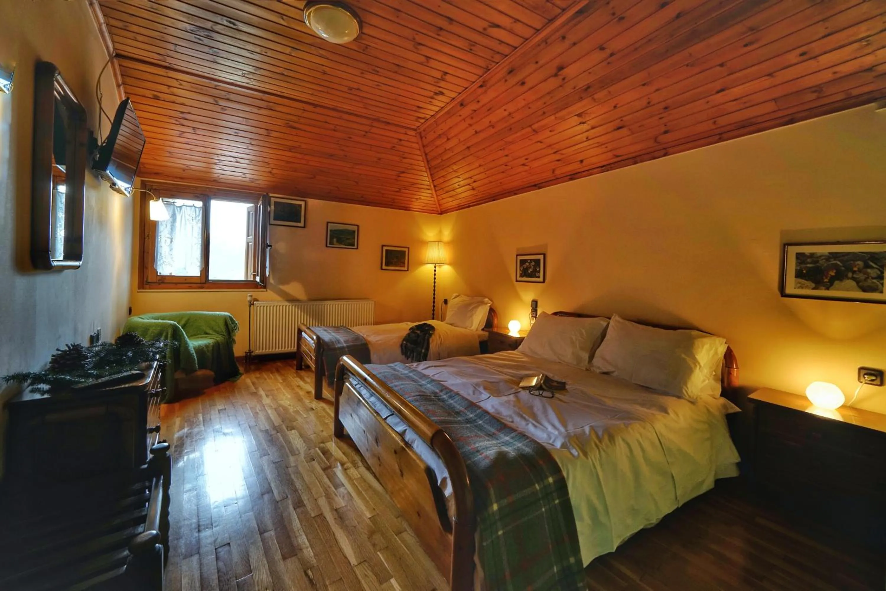 Bed in To Balkoni tis Agorianis