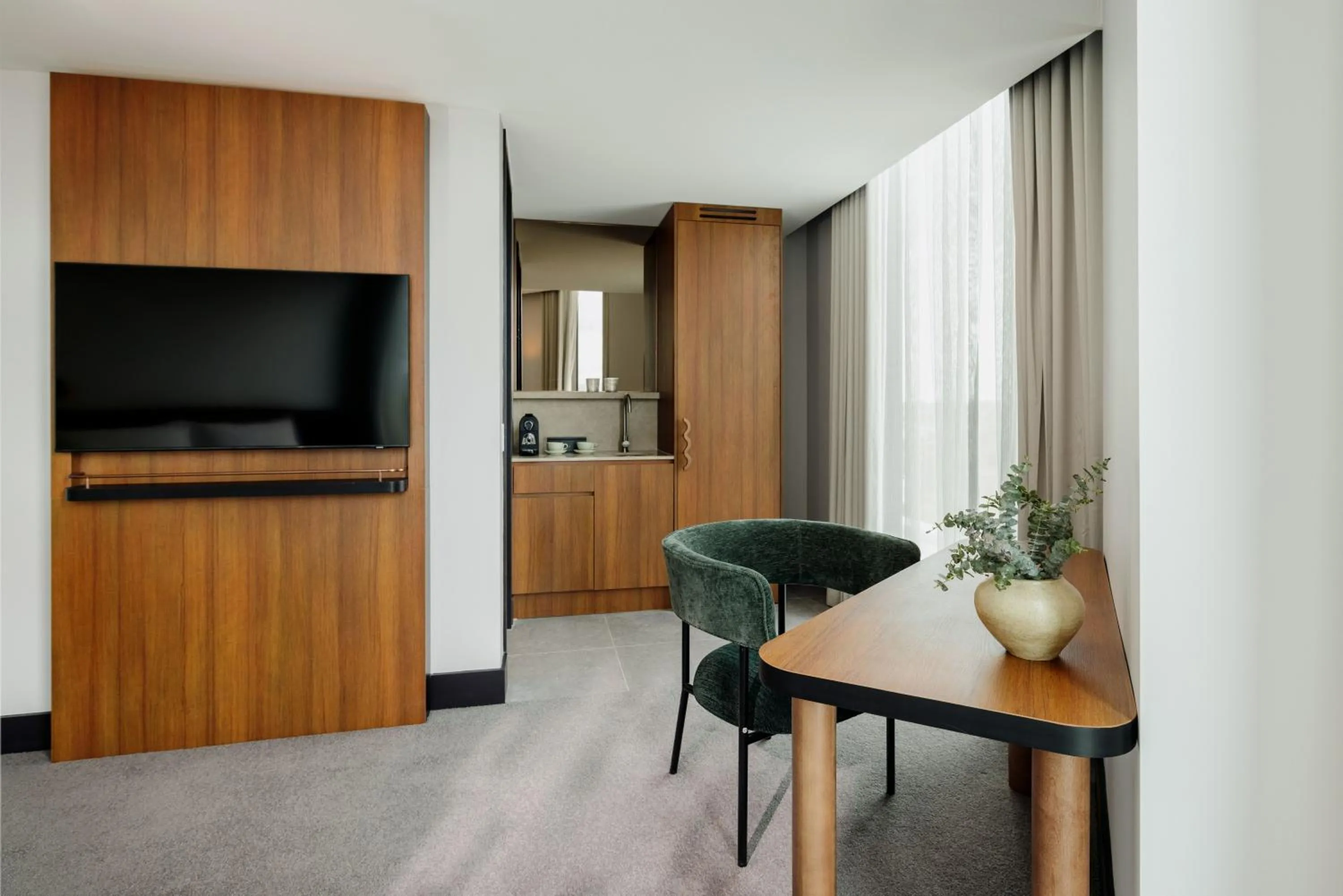 Kitchen or kitchenette in Crowne Plaza Adelaide Mawson Lakes by IHG